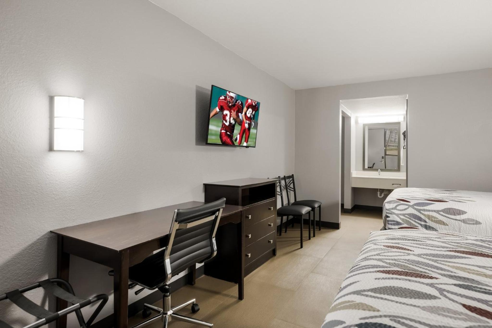 Standard Room with Two Queen Beds Smoking  - Photo 3