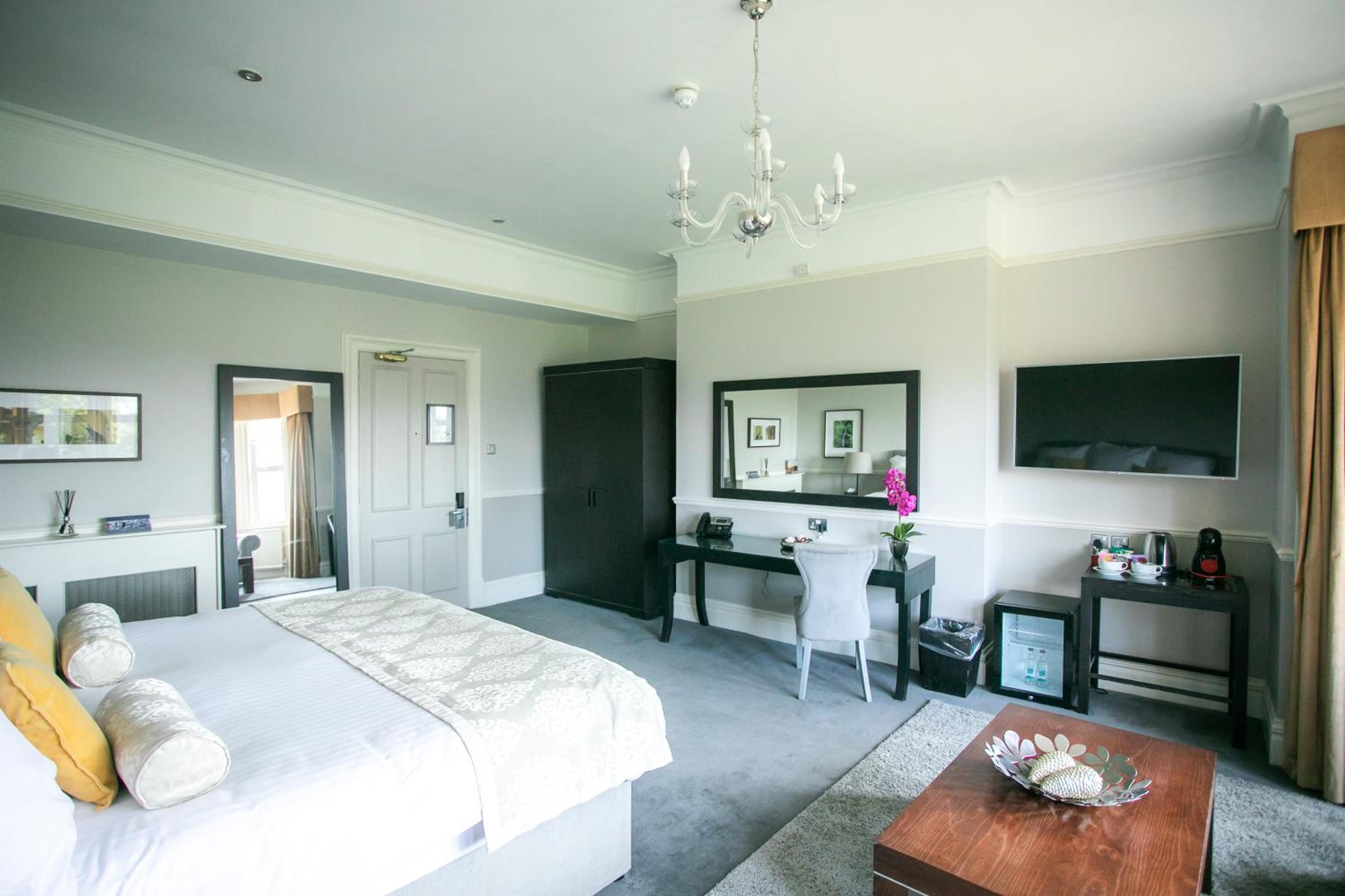 Suite - Photo 3