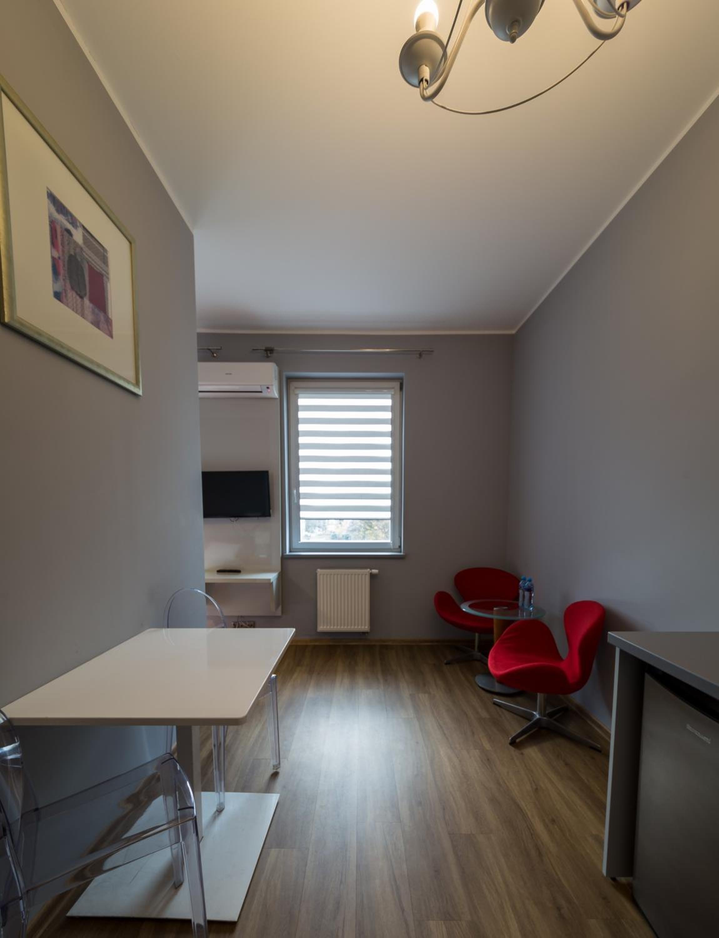 Deluxe Double Room with Shower - Photo 4