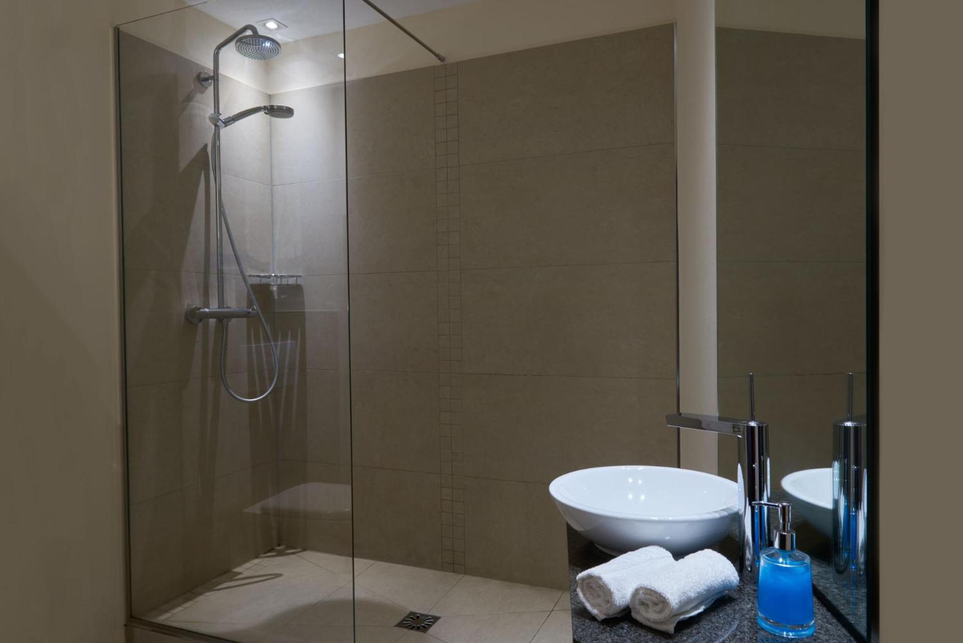 Standard Double Room - Photo 4