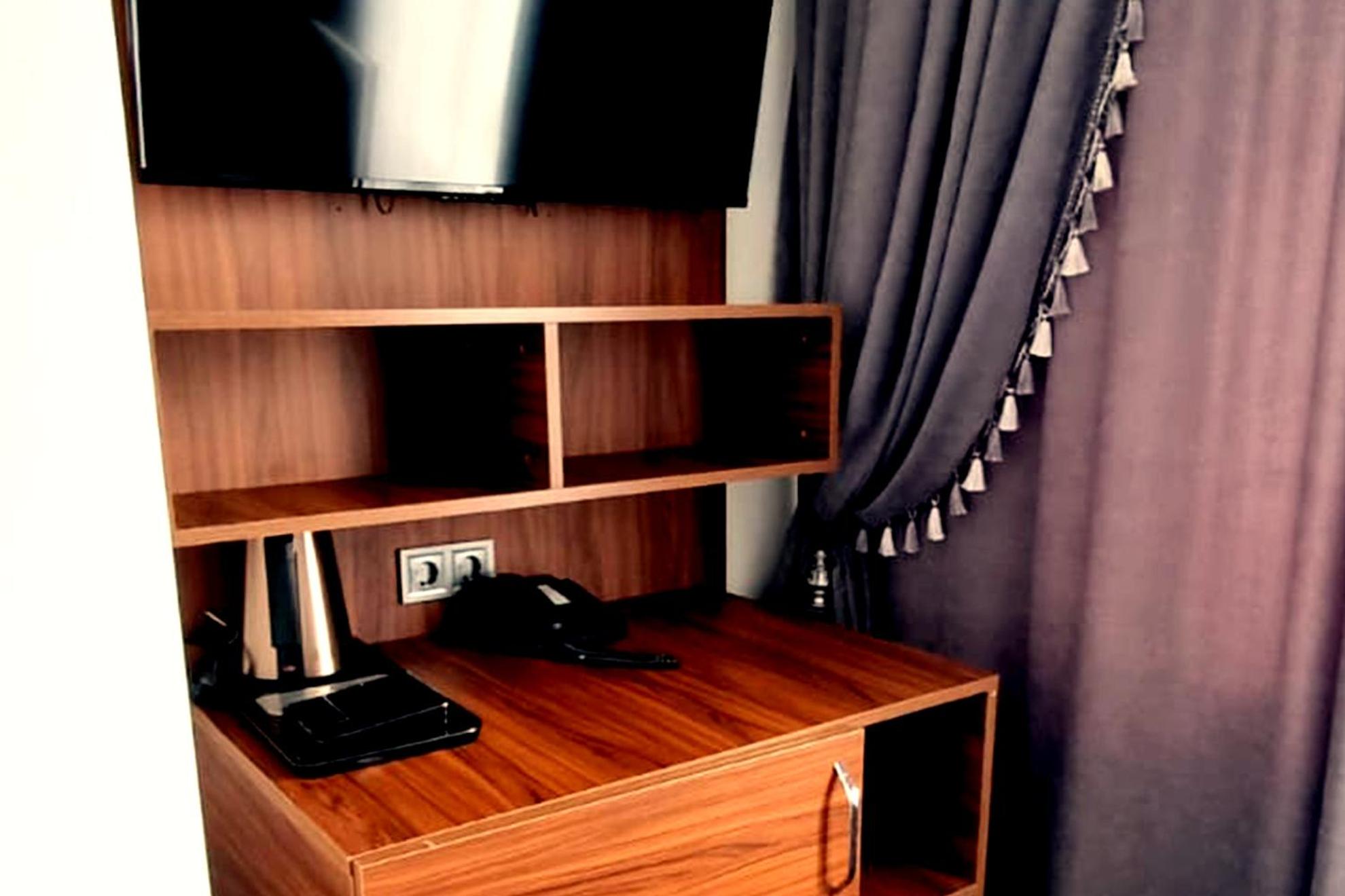 Single Room with Bathroom photo 2