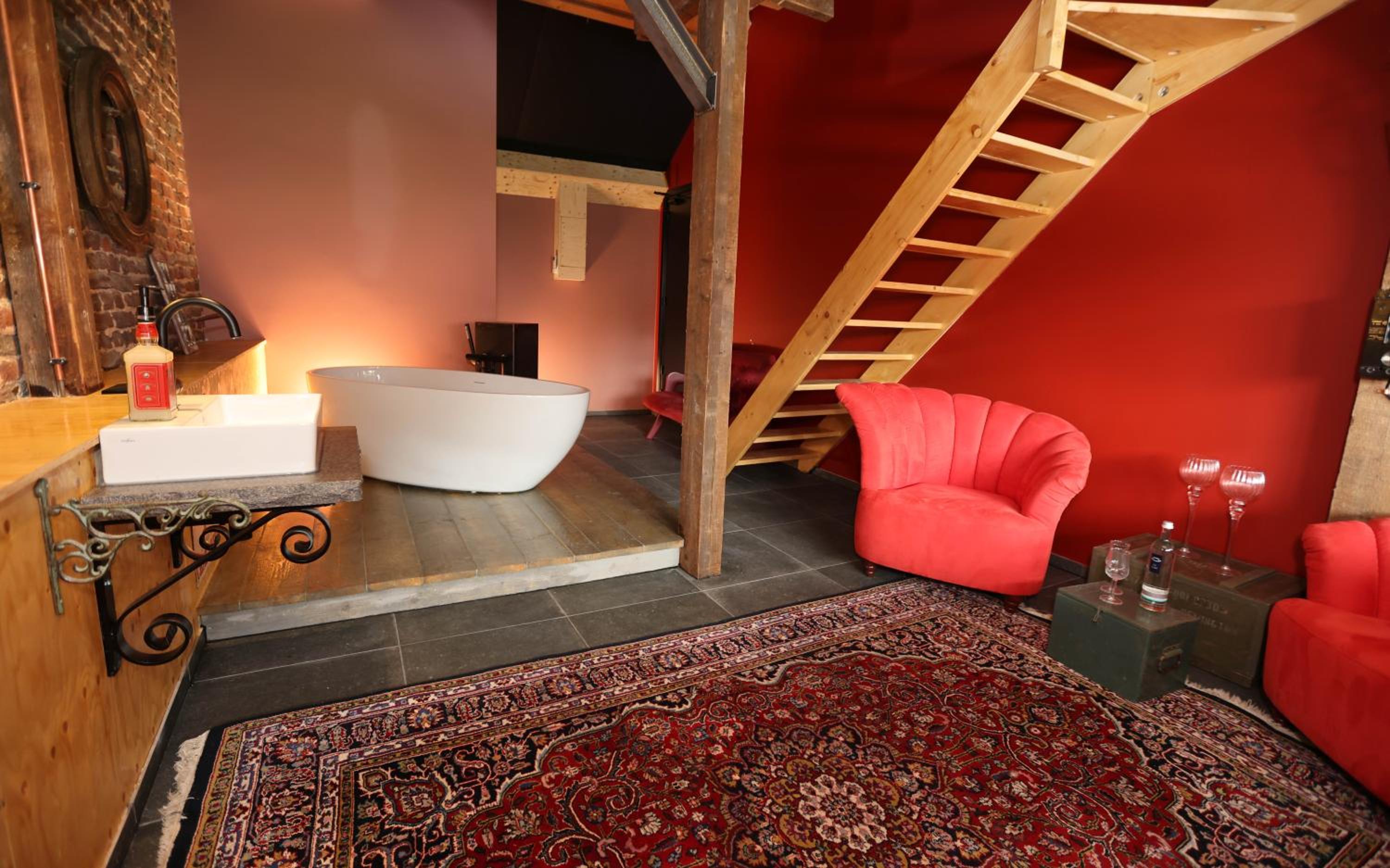 Deluxe King Room photo 1