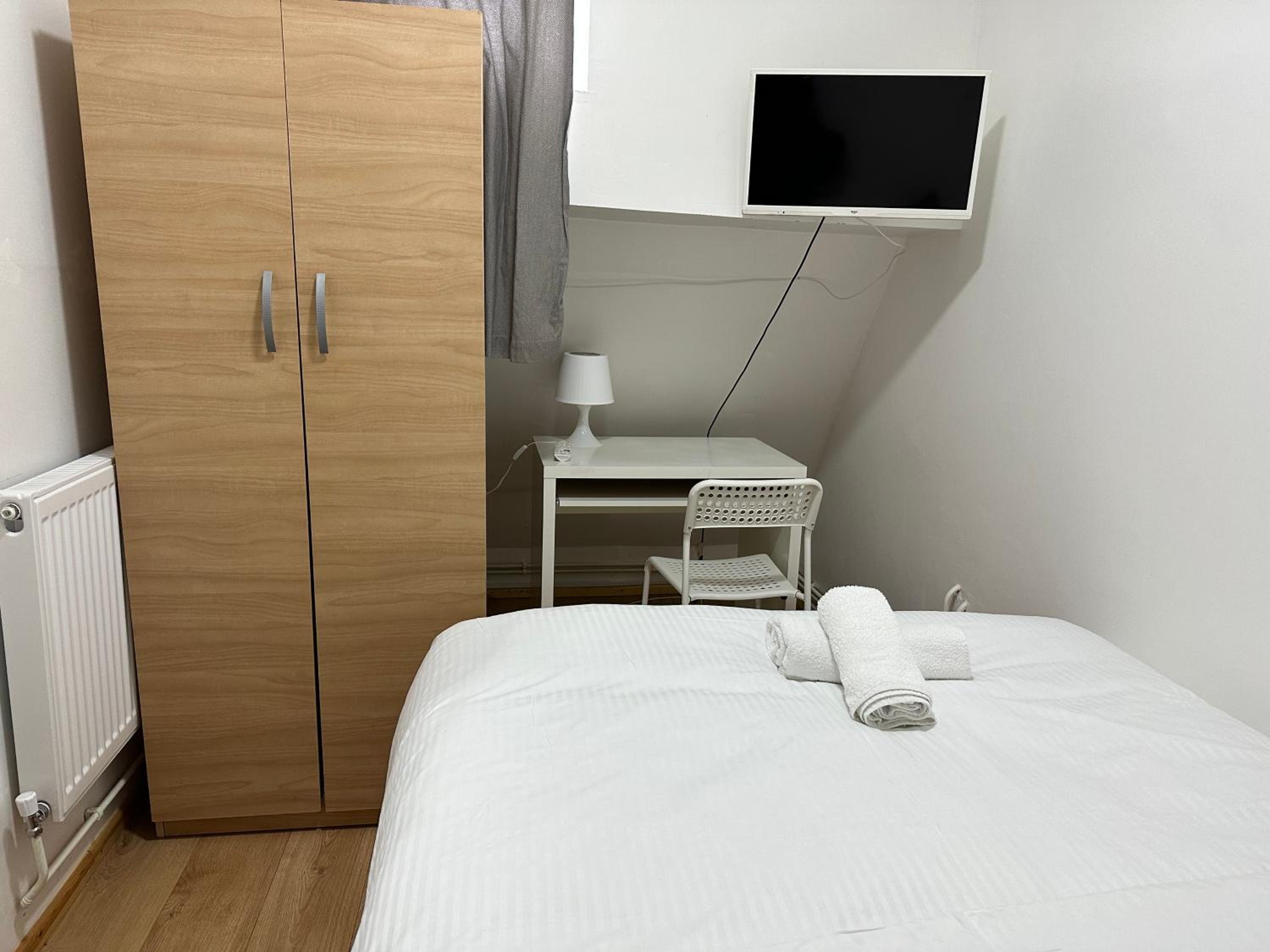 Single Room with Shared Bathroom photo 3