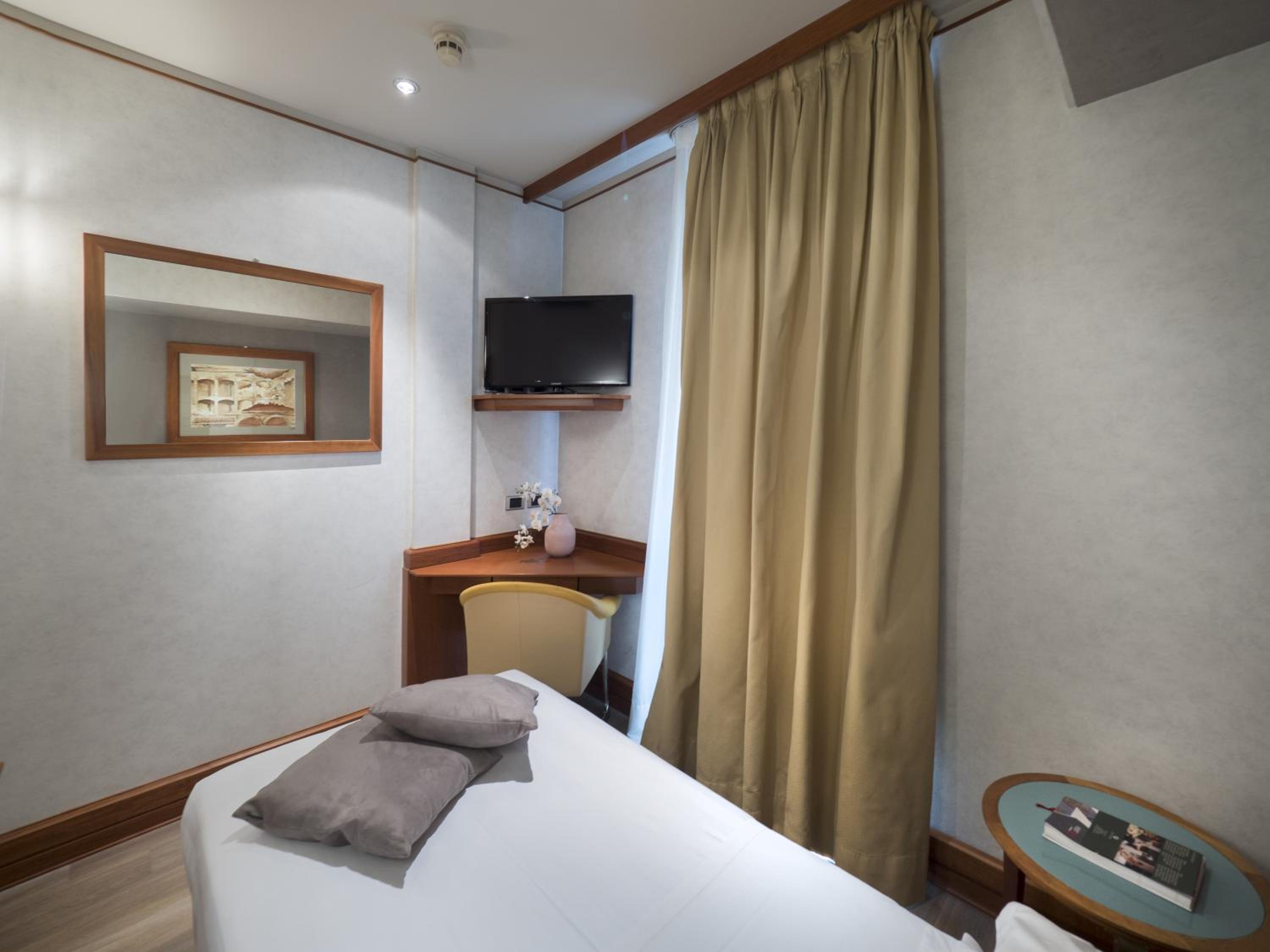 Single Room photo 2