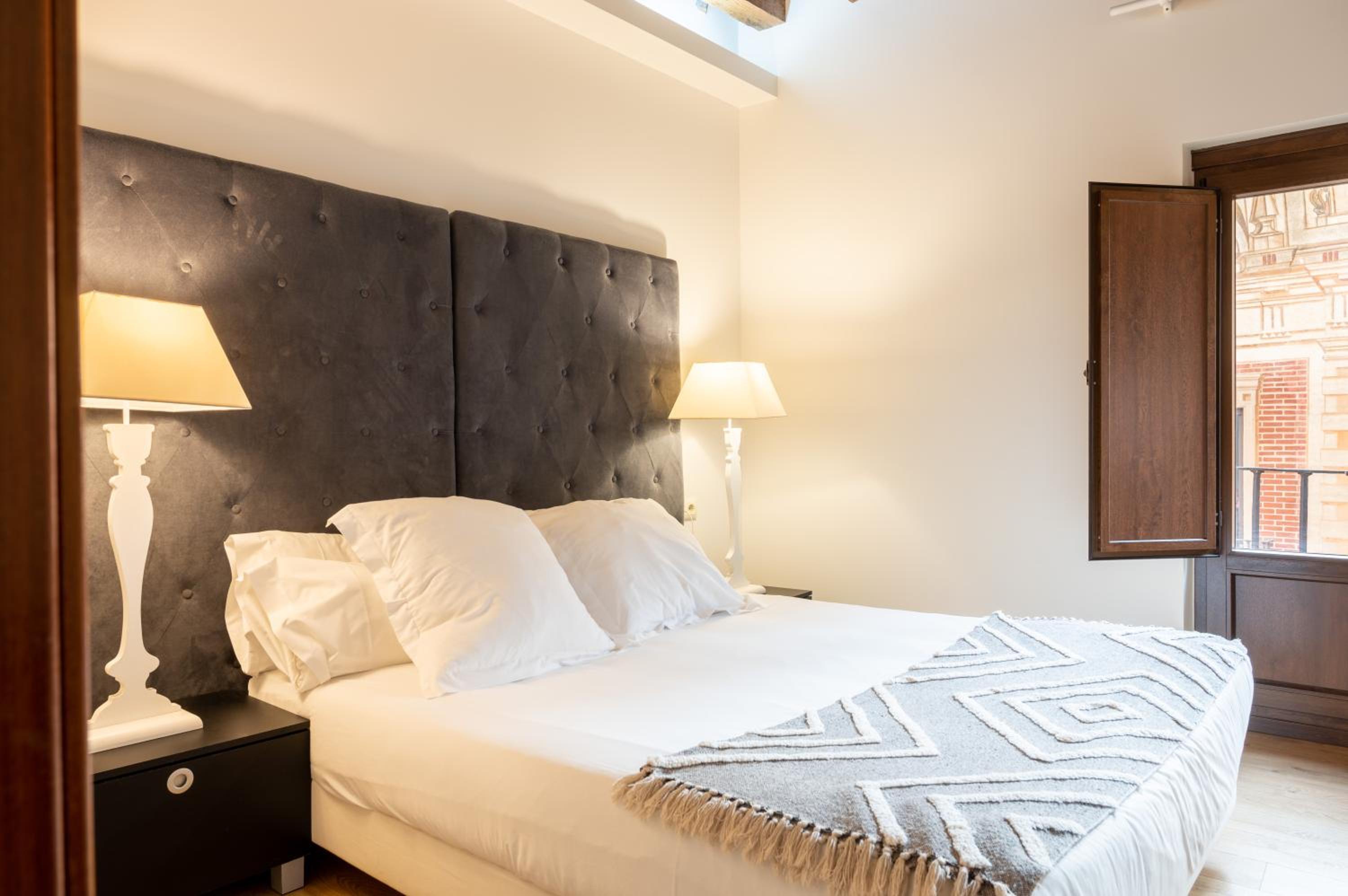Apartment with City View - Photo 11