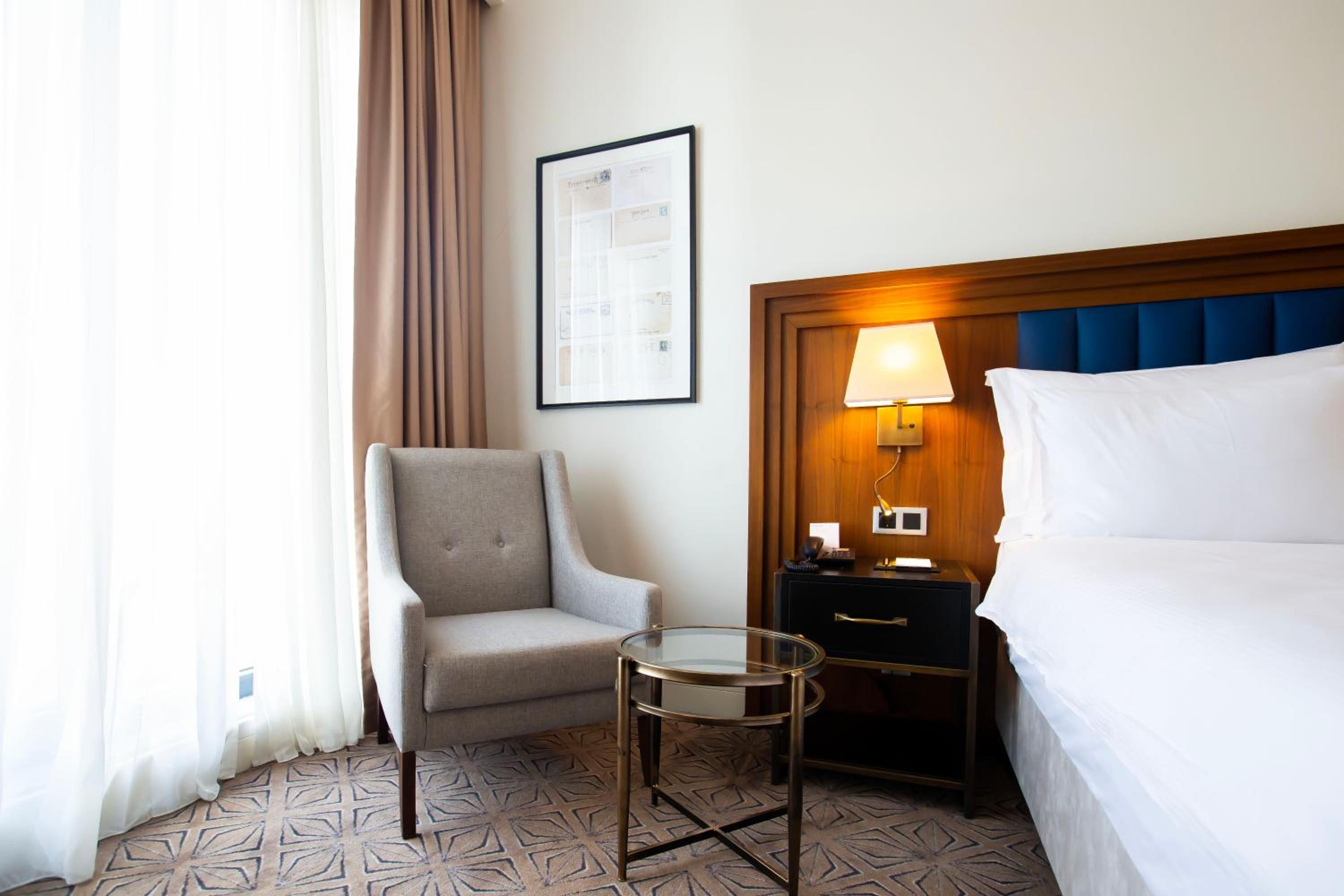 Superior King Room with Pool View photo 3