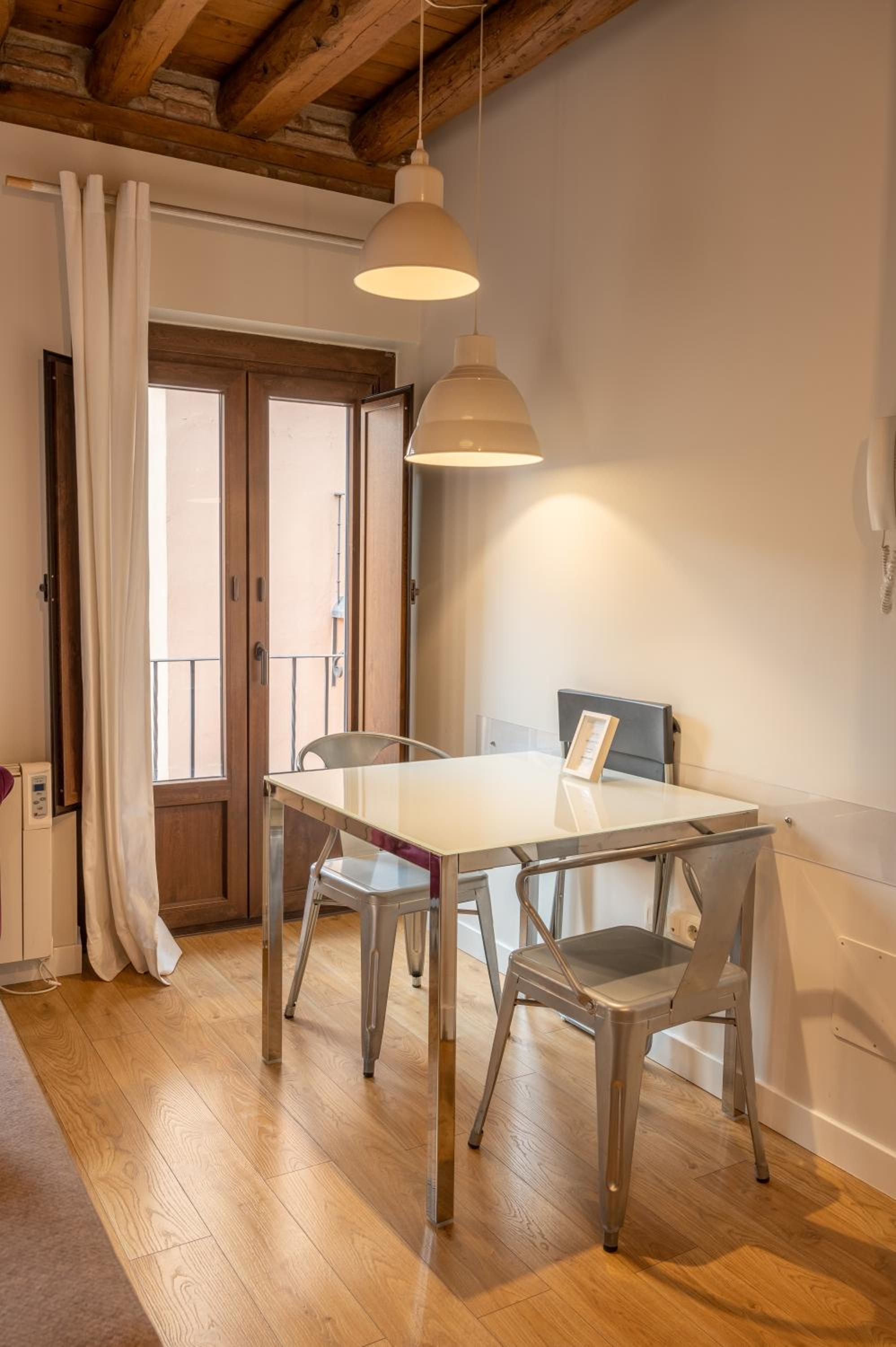 Apartment with City View - Photo 10