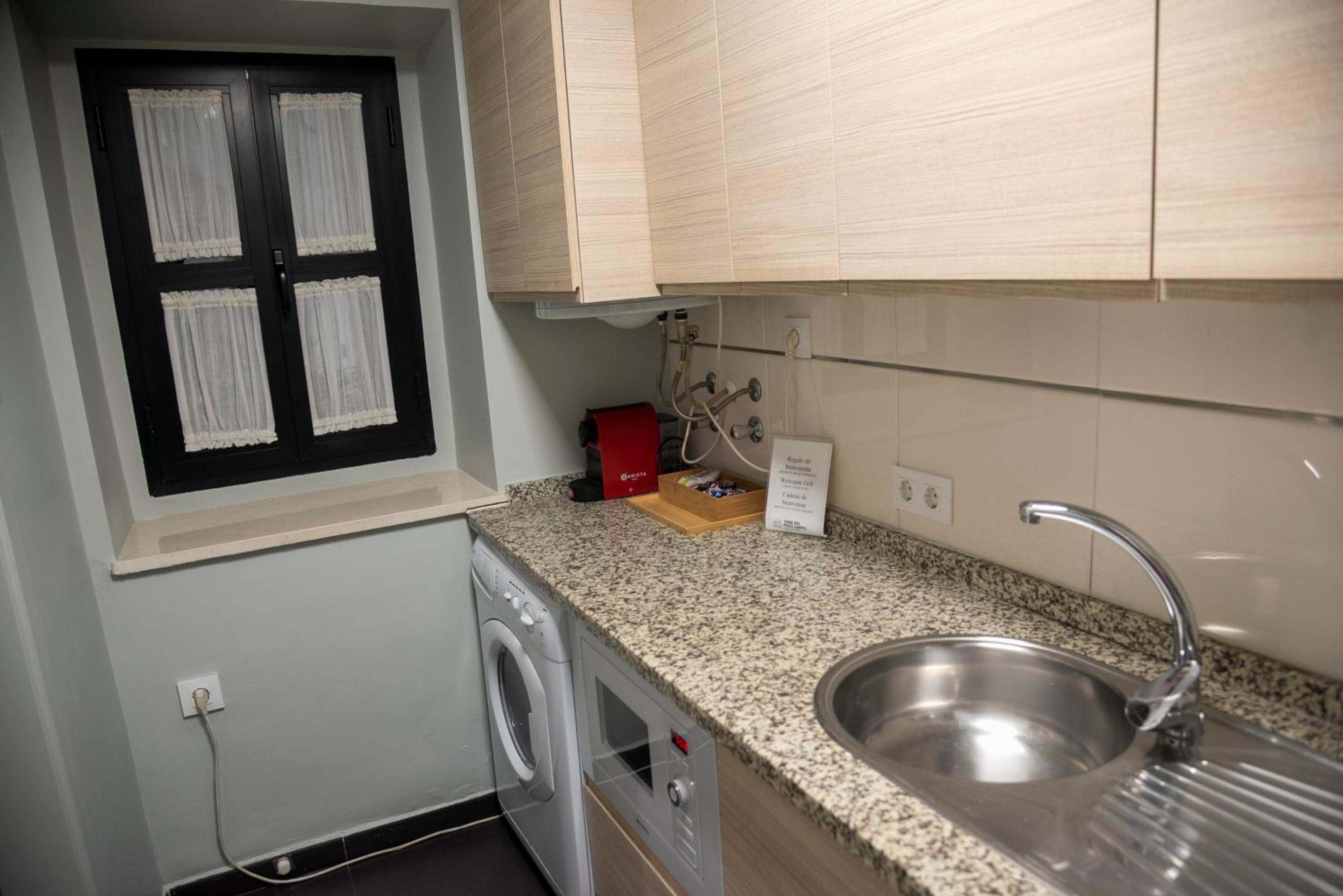 One-Bedroom Apartment - Photo 12