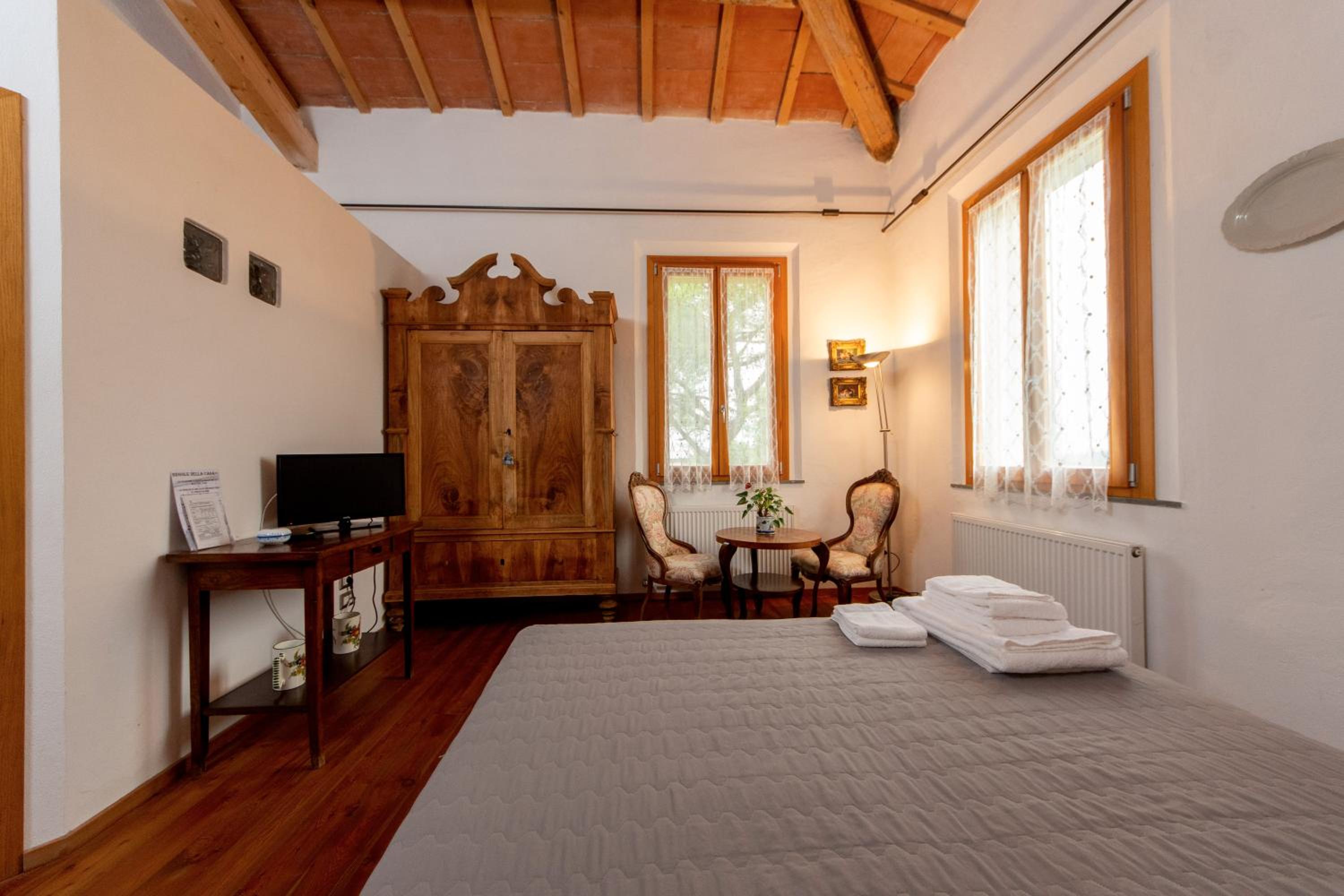 Deluxe Double Room (2 Adults + 1 Child) photo 2