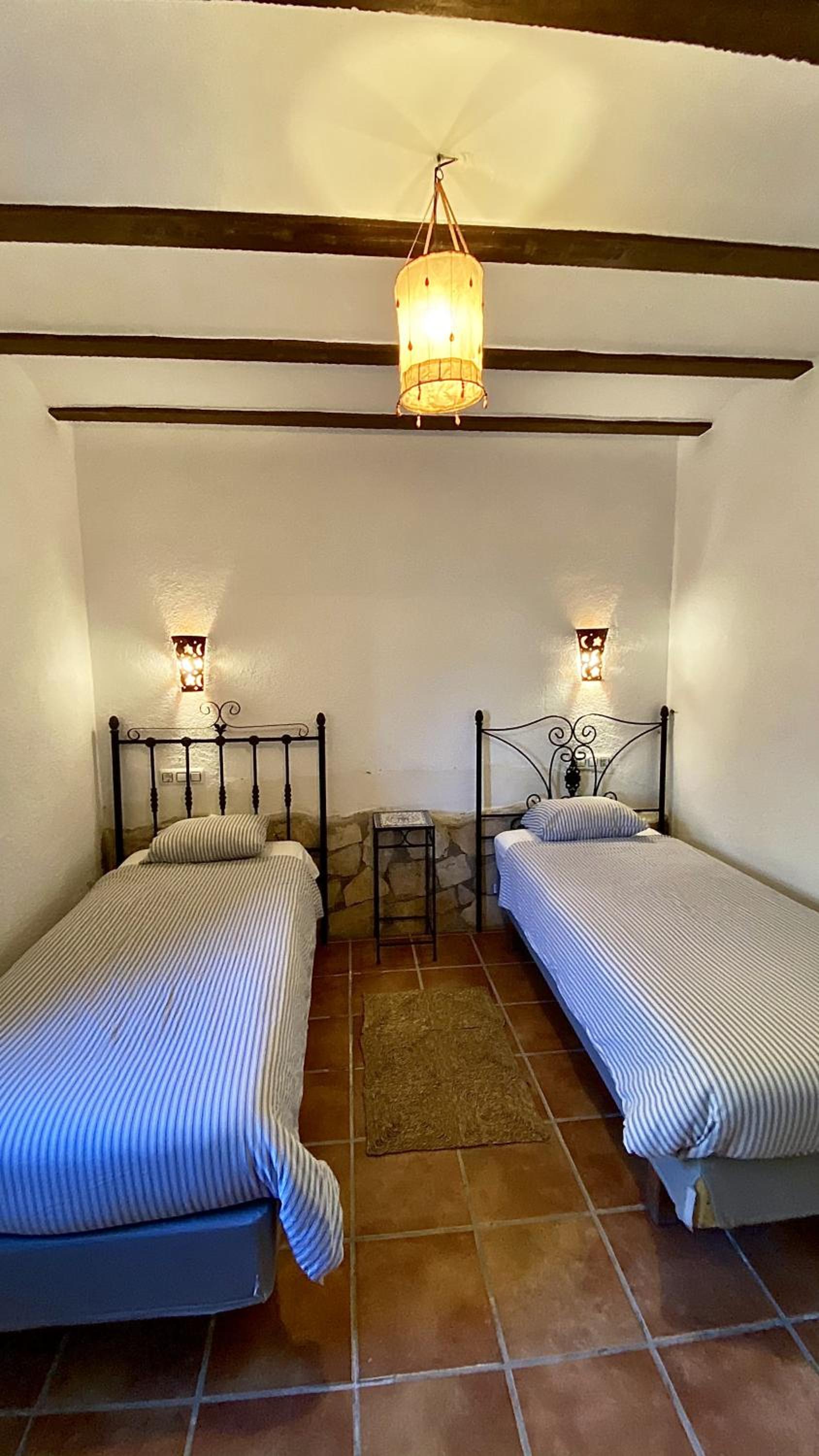 Eight-Bedroom Villa photo 3