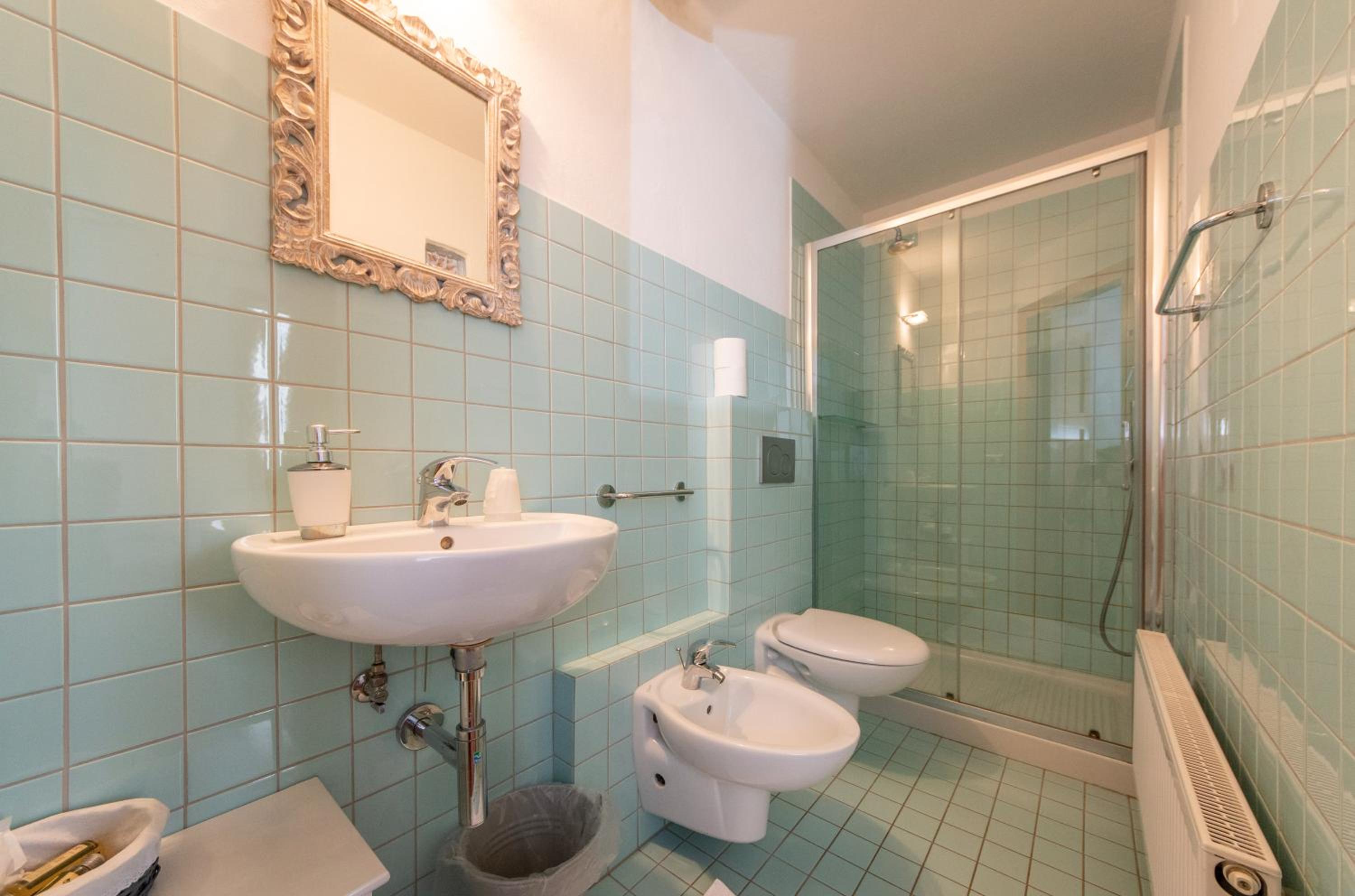 Deluxe Double Room (2 Adults + 1 Child) photo 3