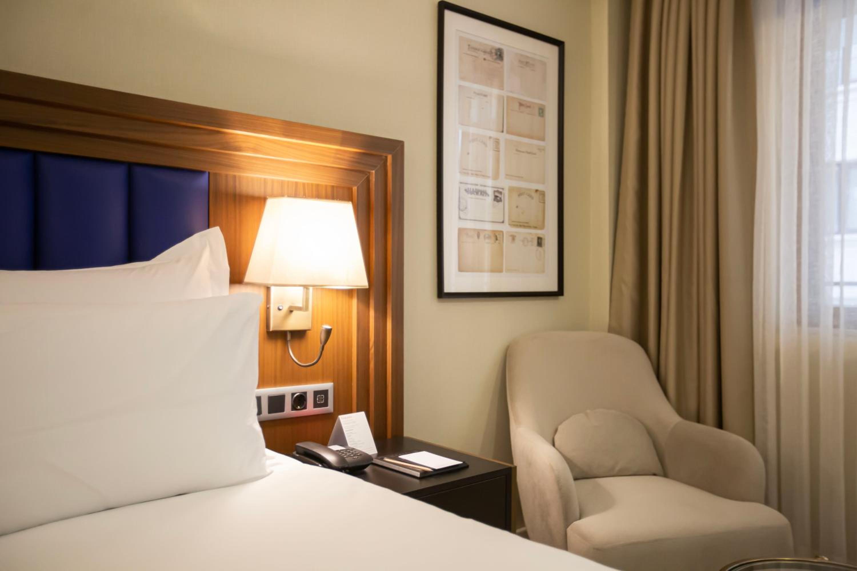 Deluxe Twin Room with Balcony photo 3