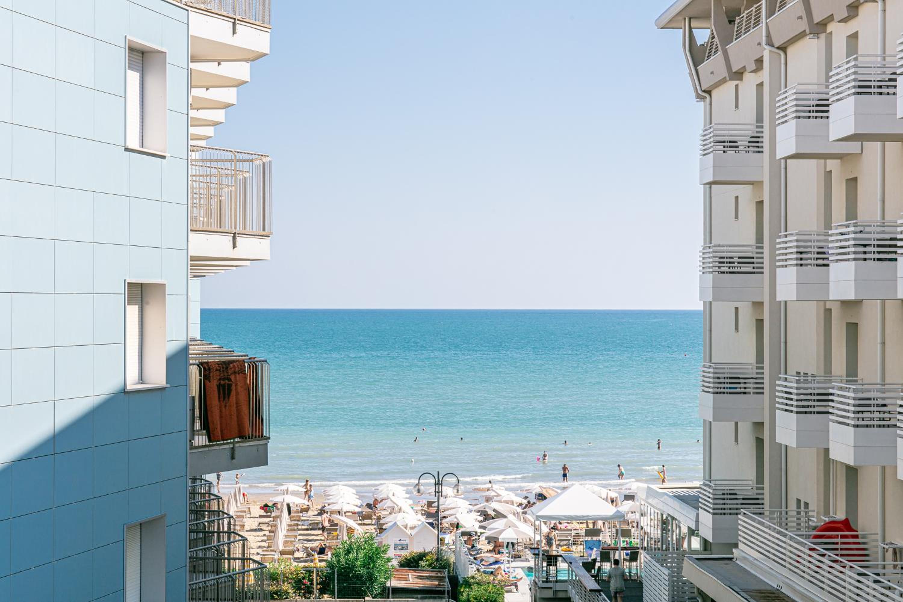 Superior Double or Twin Room with Partial Sea View