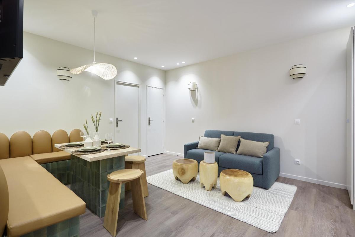 Family Room photo 2