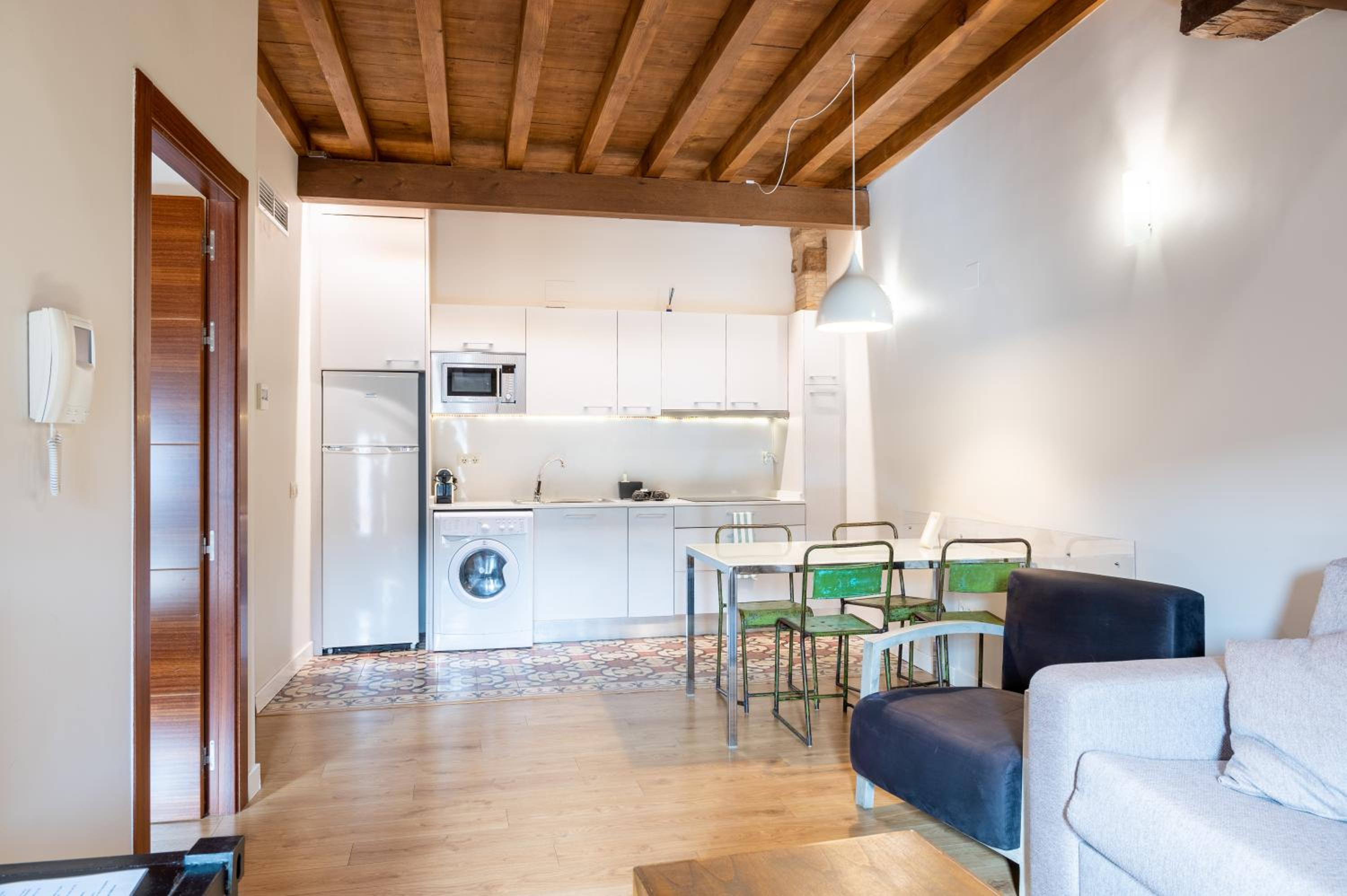 One-Bedroom Apartment - Photo 3
