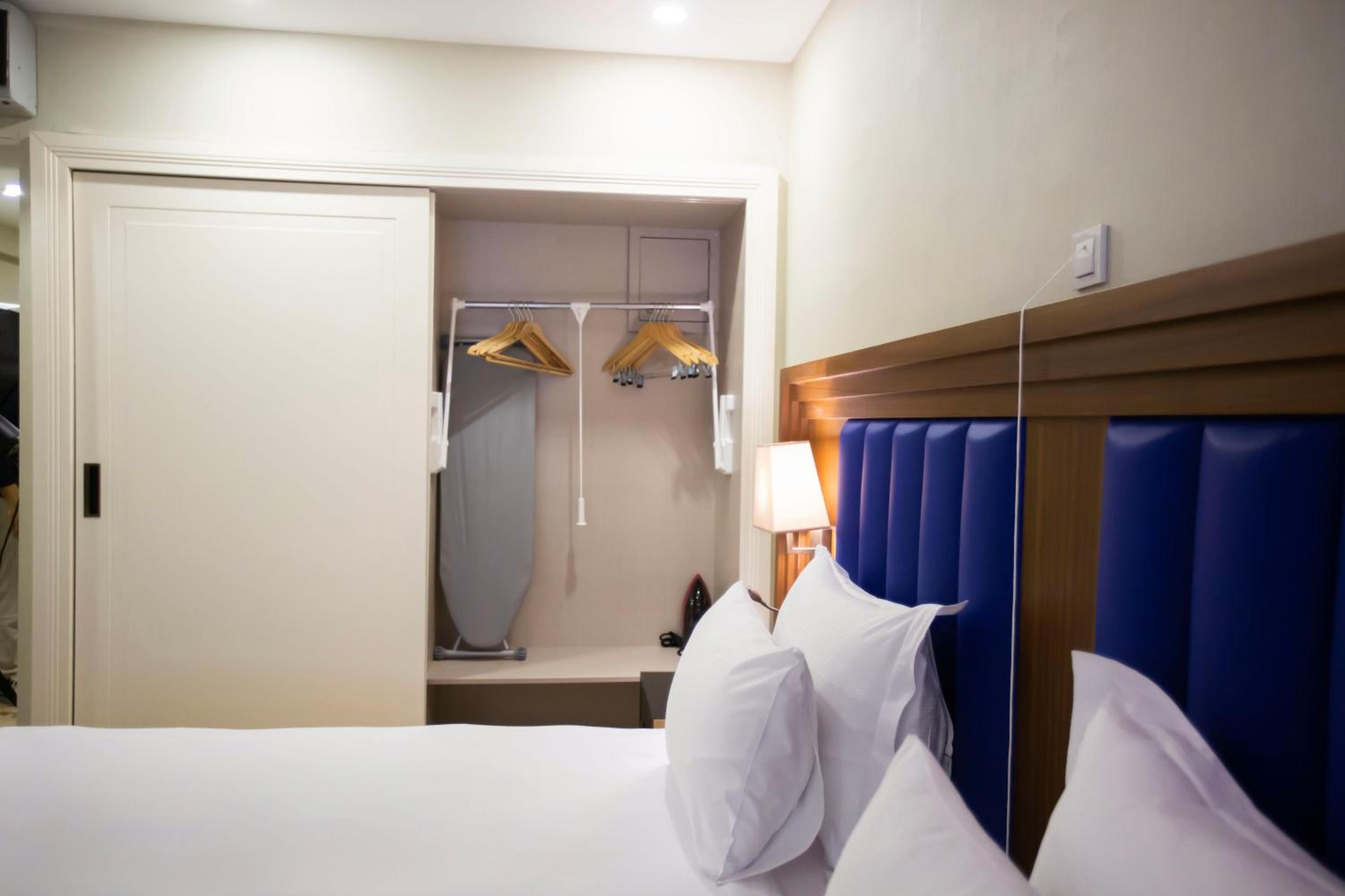 Mobility Accessible Twin Room photo 2