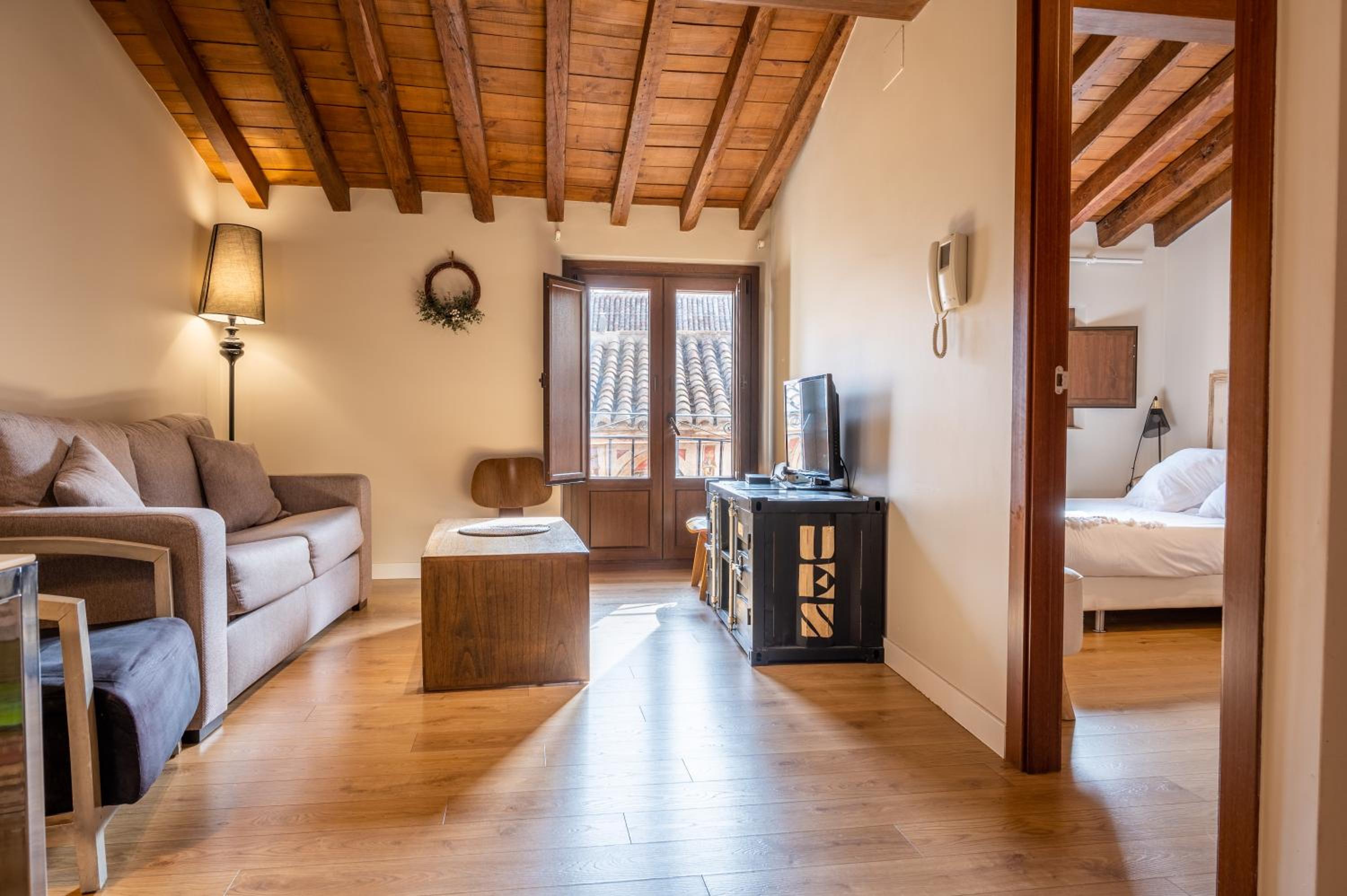 One-Bedroom Apartment - Photo 6