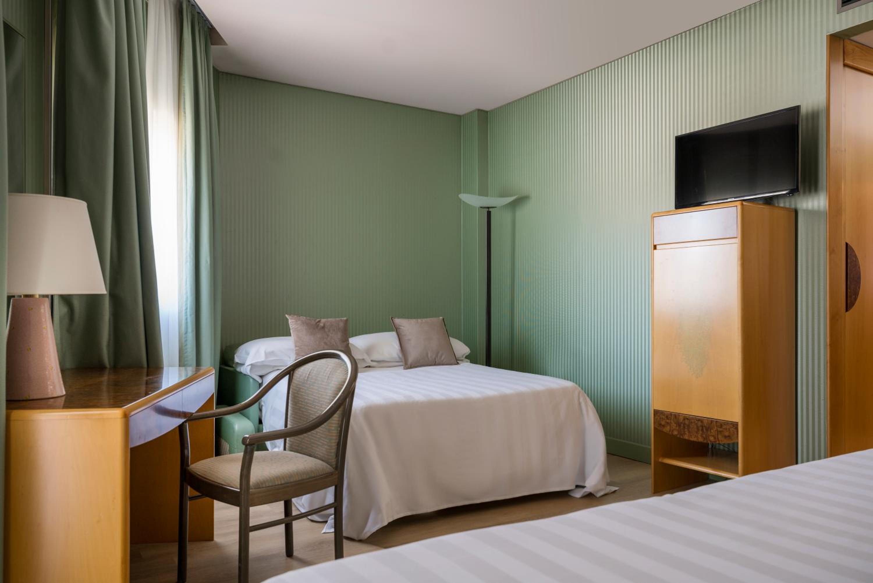 Quadruple Room - Photo 3