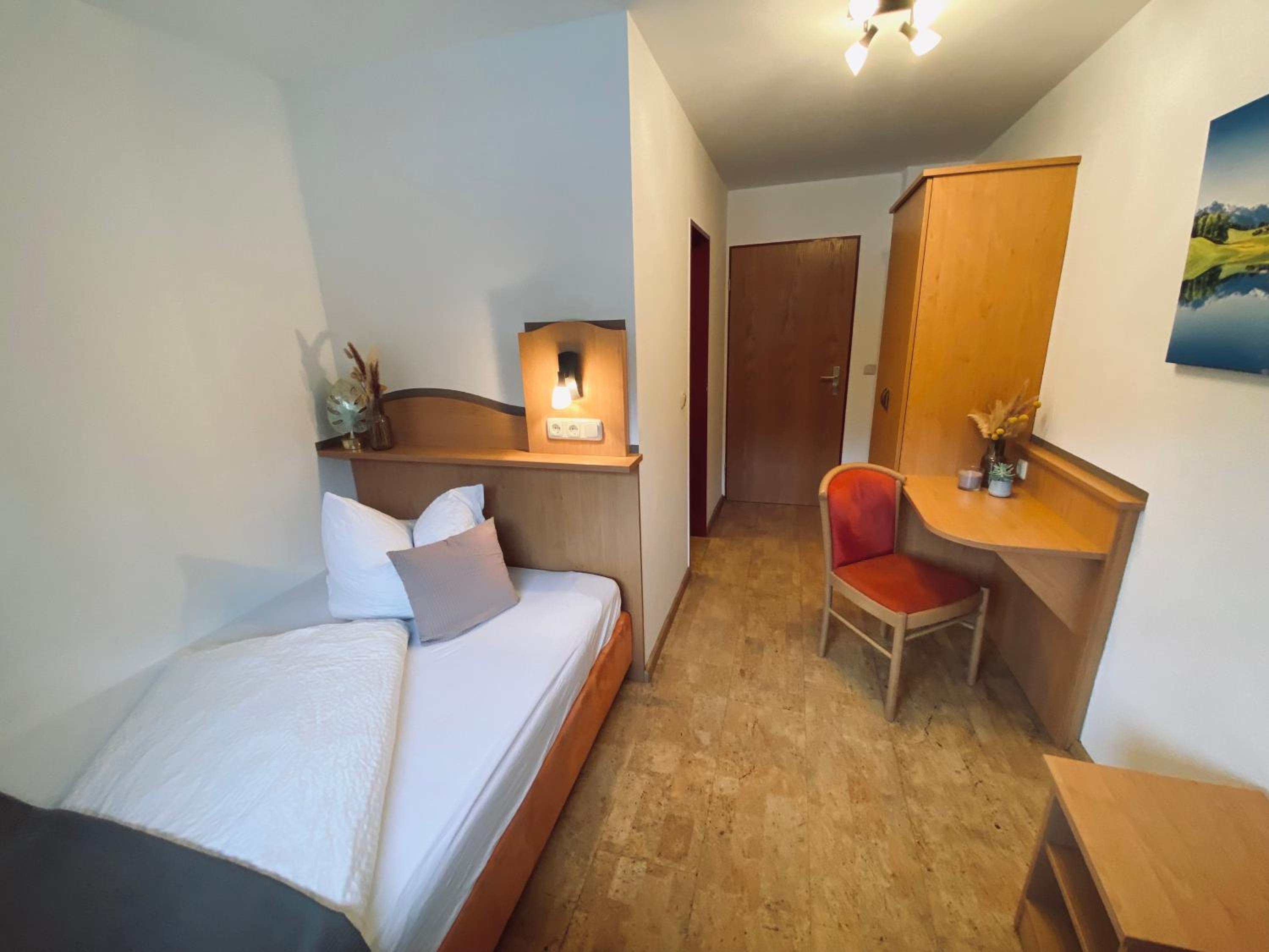 Single Room with Balcony photo 2