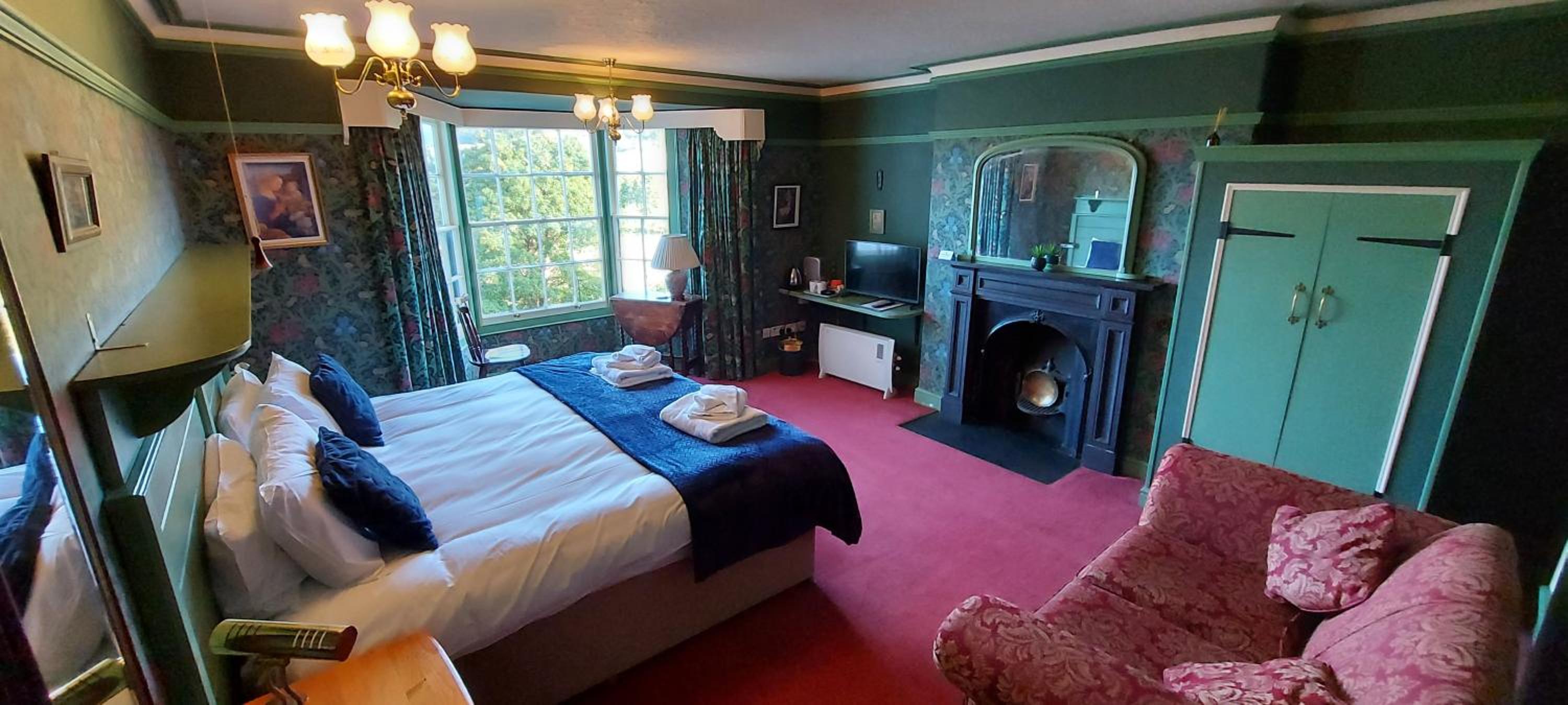 Superior Double or Twin Room with Mountain View
