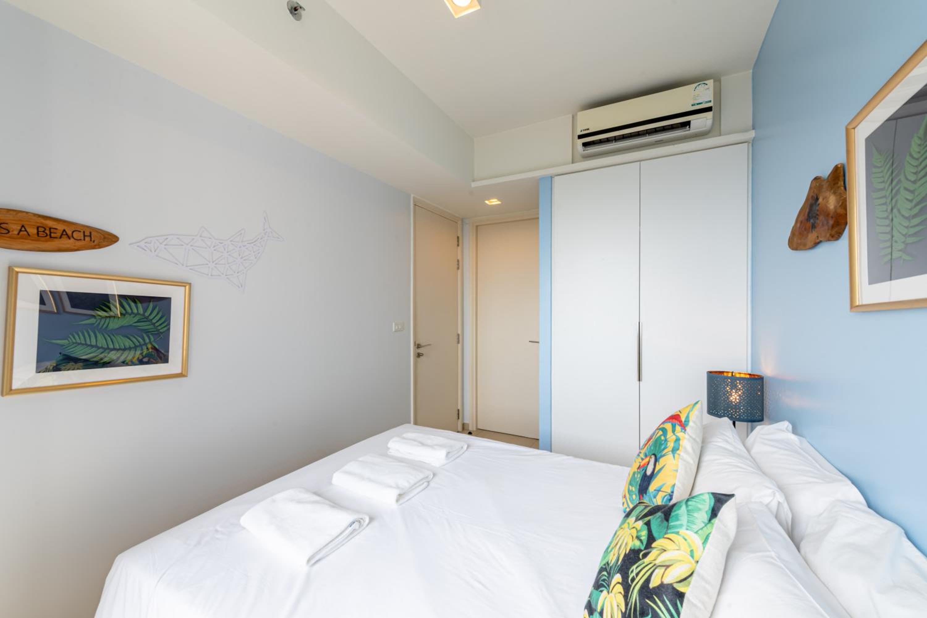 Queen Suite with Sea View - Photo 10