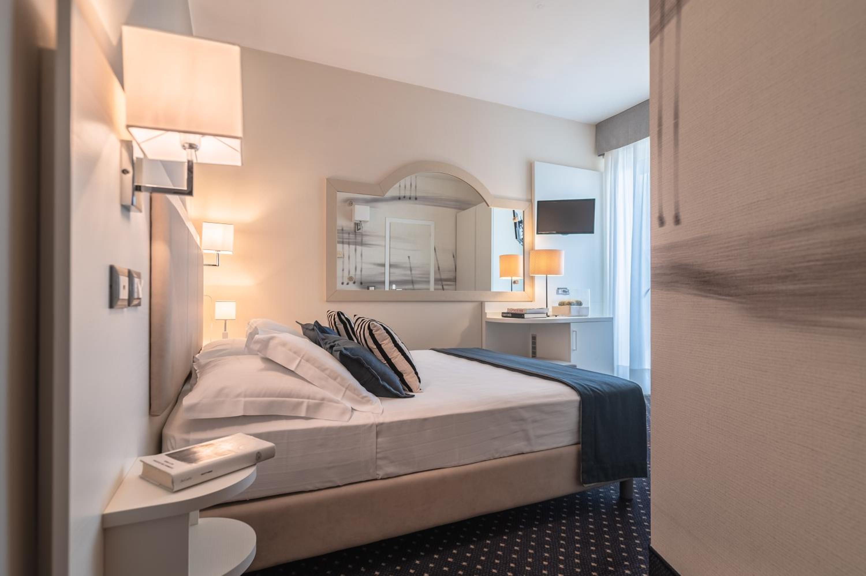 Classic Double or Twin Room with Balcony and Lateral Sea View