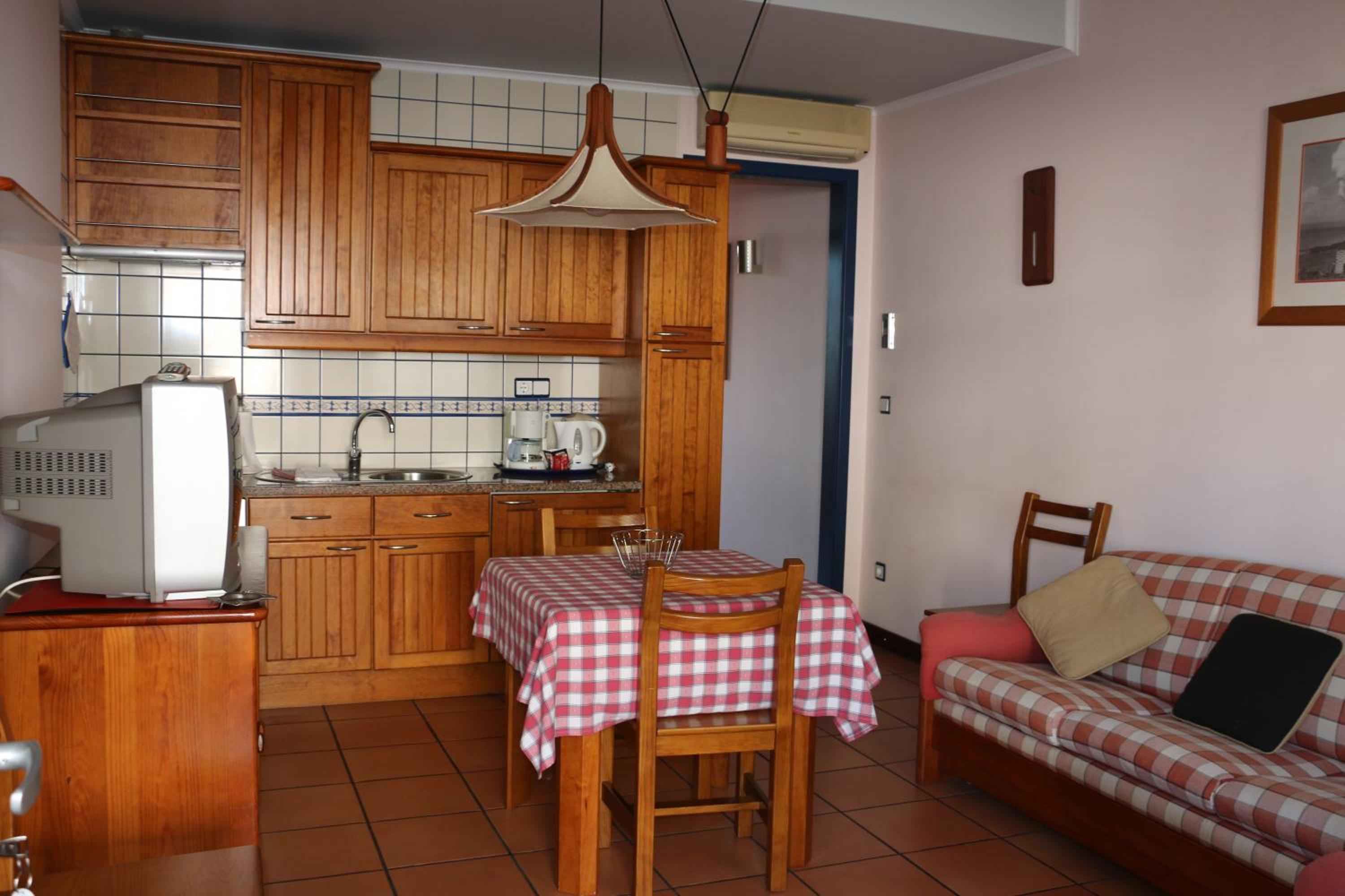 One-Bedroom Apartment - Photo 6