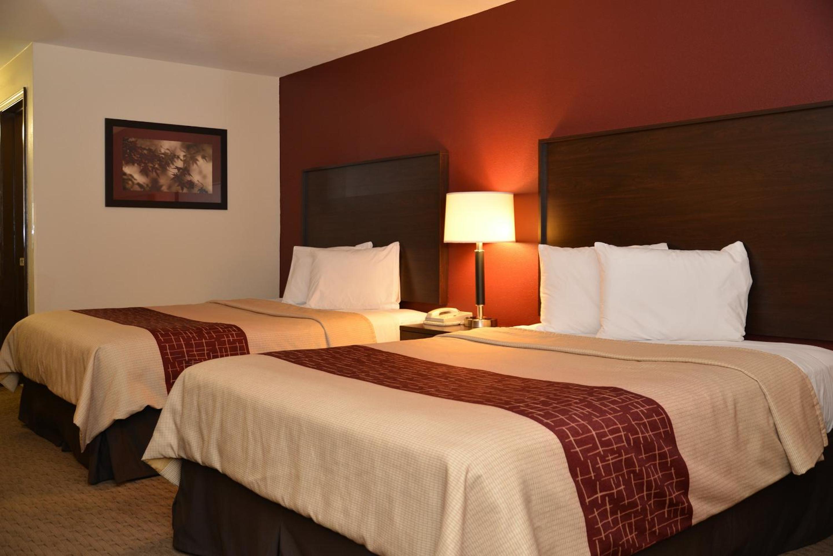 Deluxe Room with Two Queen Beds Non-Smoking - Photo 4
