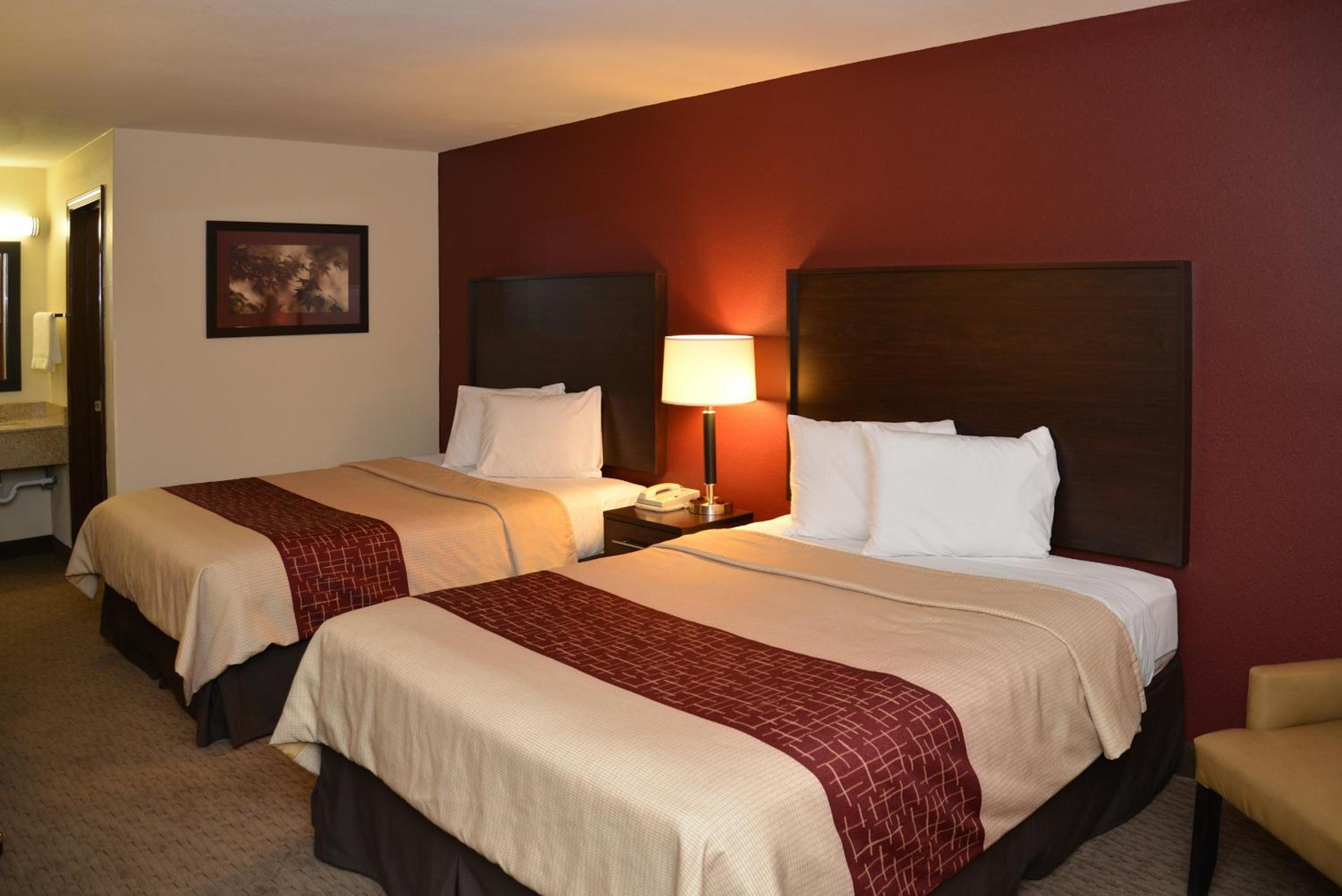 Deluxe Room with Two Queen Beds Non-Smoking - Photo 3