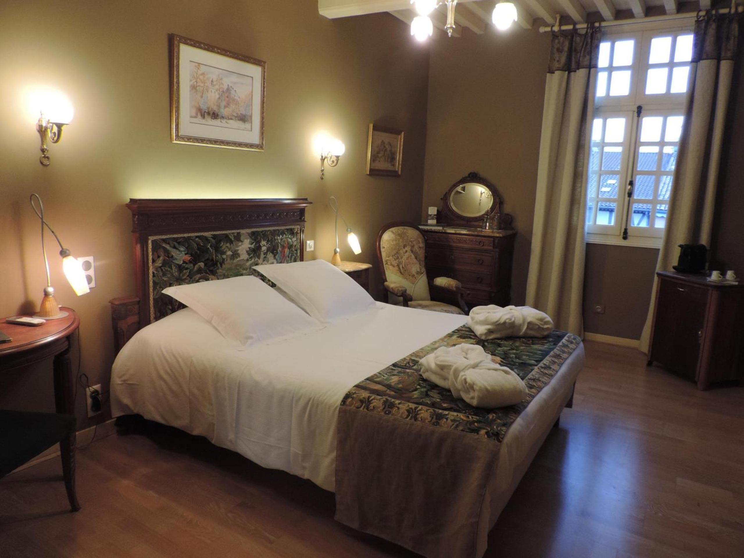 Double Room with Private Bathroom - Photo 2