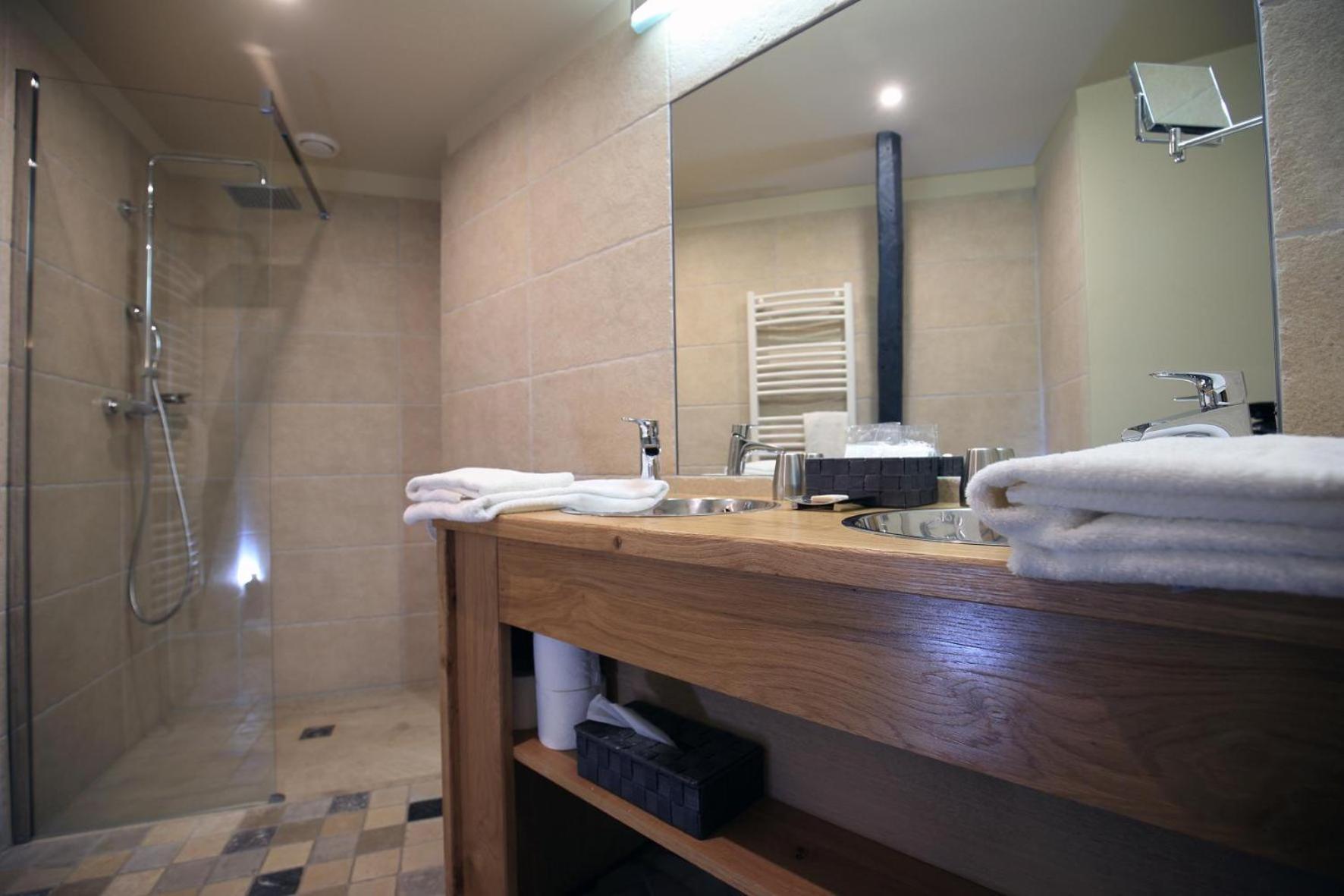 Double Room with Private Bathroom - Photo 4