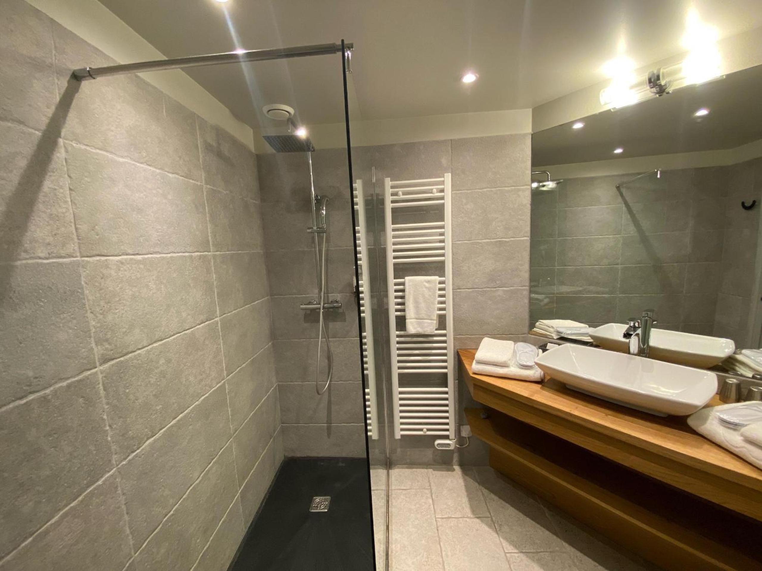 Double Room with Private Bathroom - Photo 4