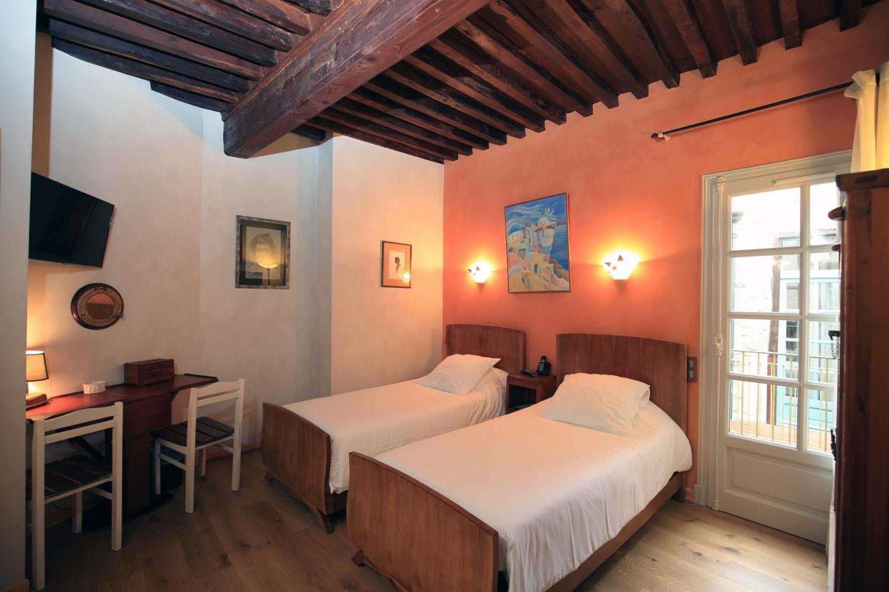 Standard Twin Room - Photo 1
