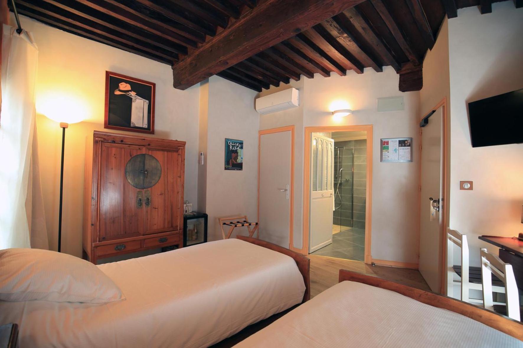 Standard Twin Room - Photo 3