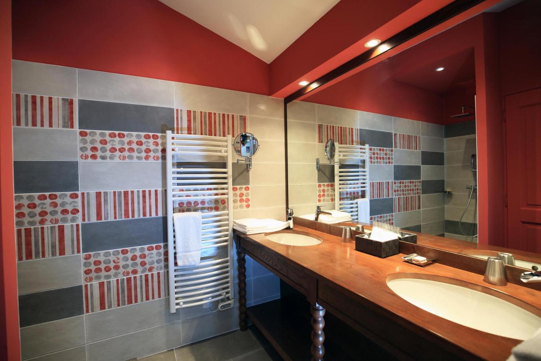 Family Room with Shower - Photo 4