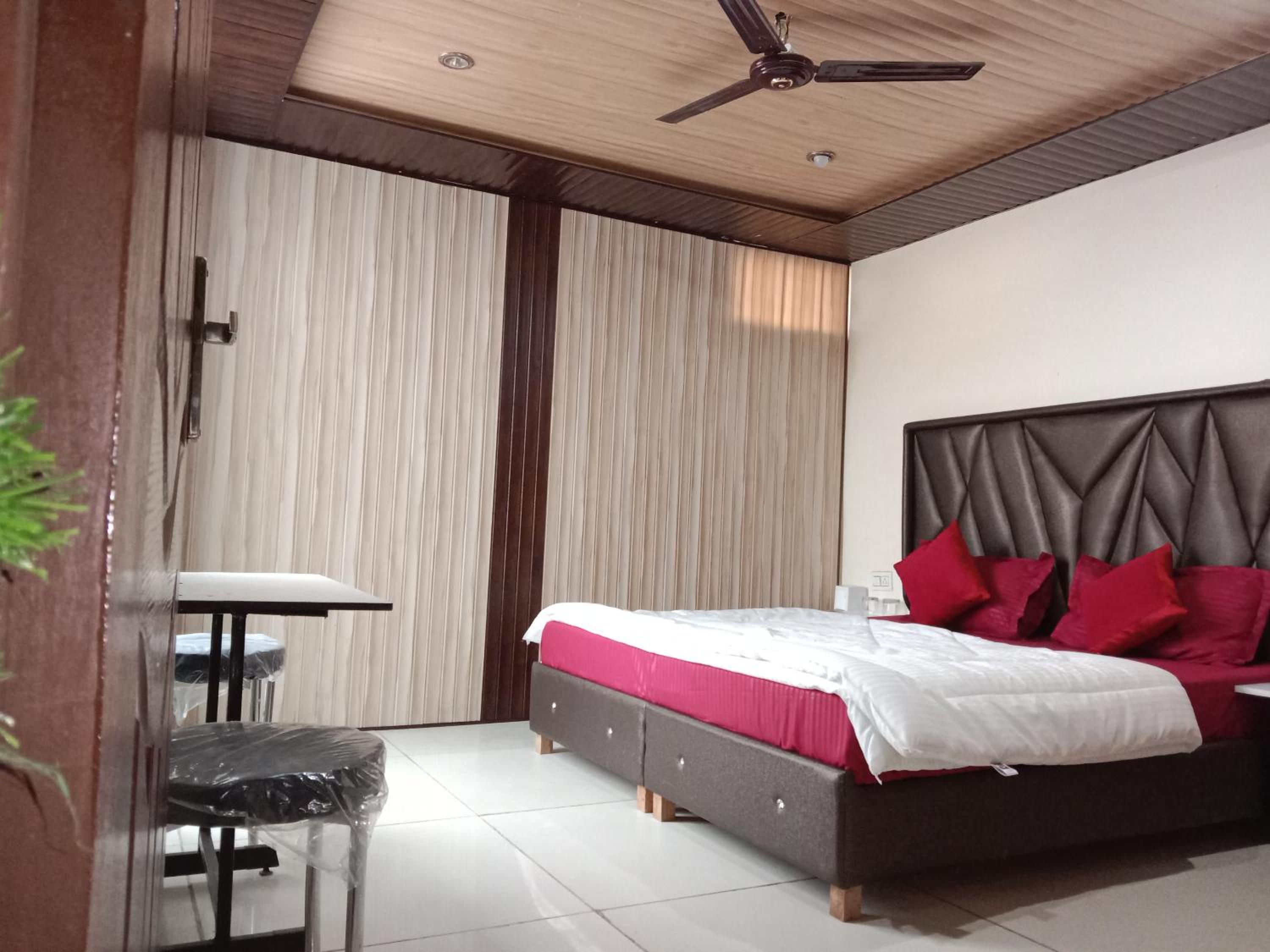 Deluxe Queen Room photo 2