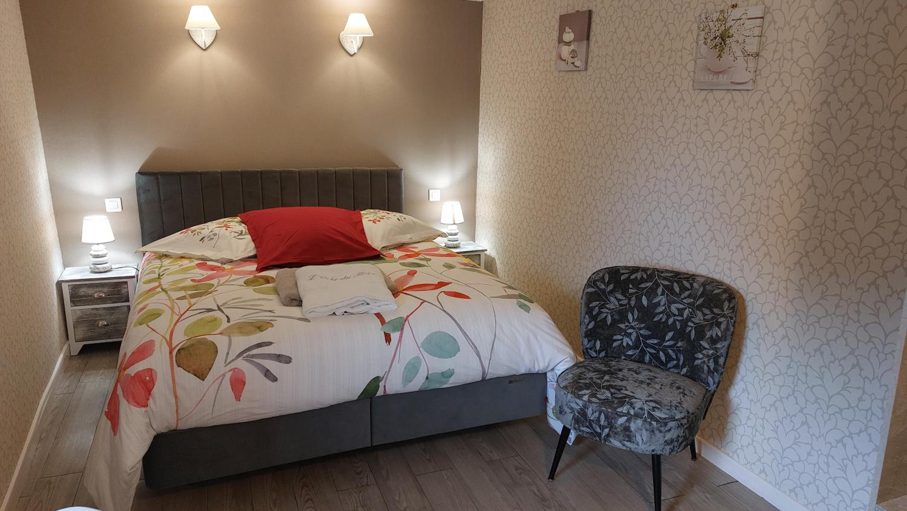 Standard King Room - Photo 1