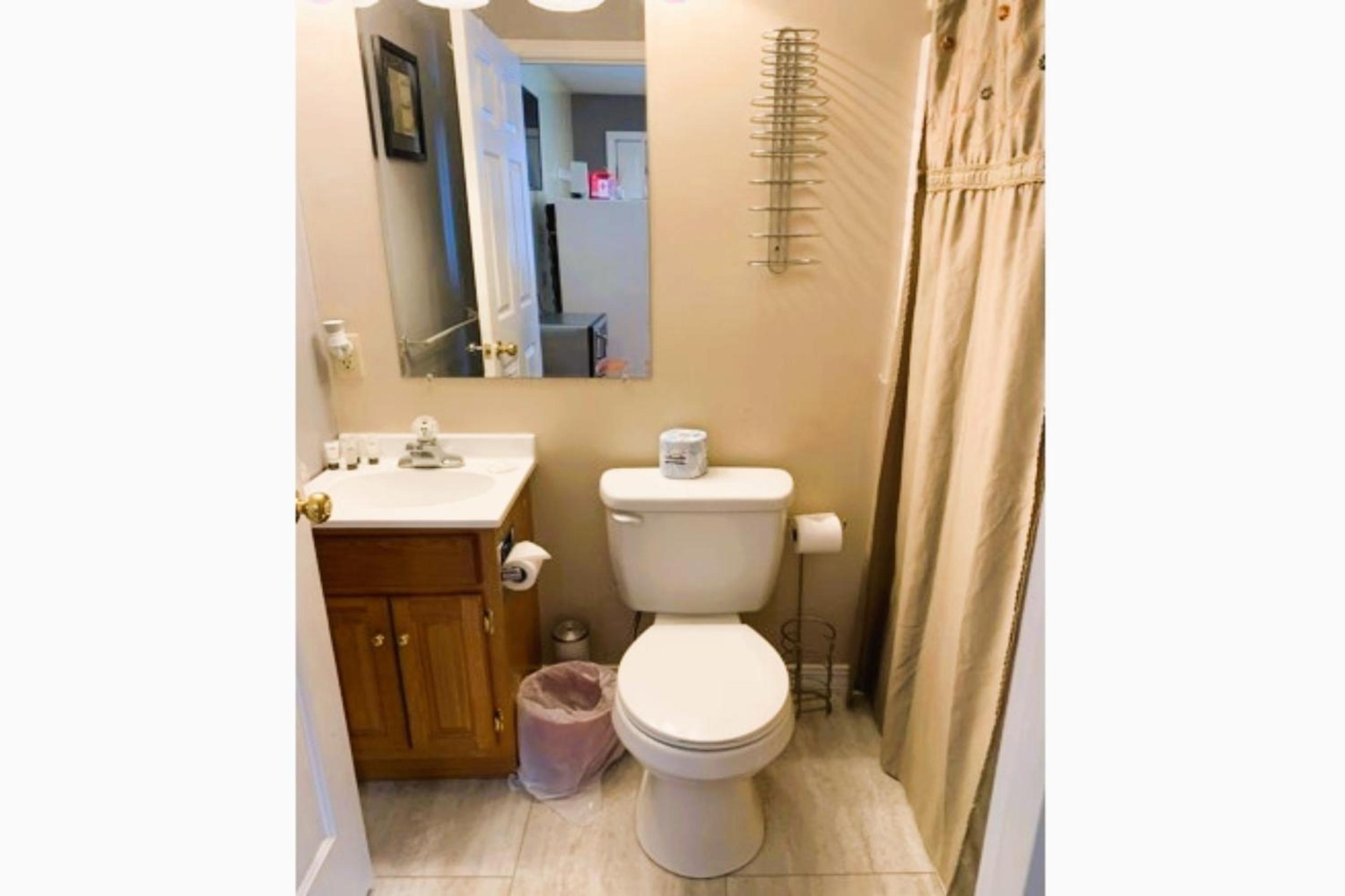 King Bed Riverfront Suite with Kitchenette	 - Photo 3