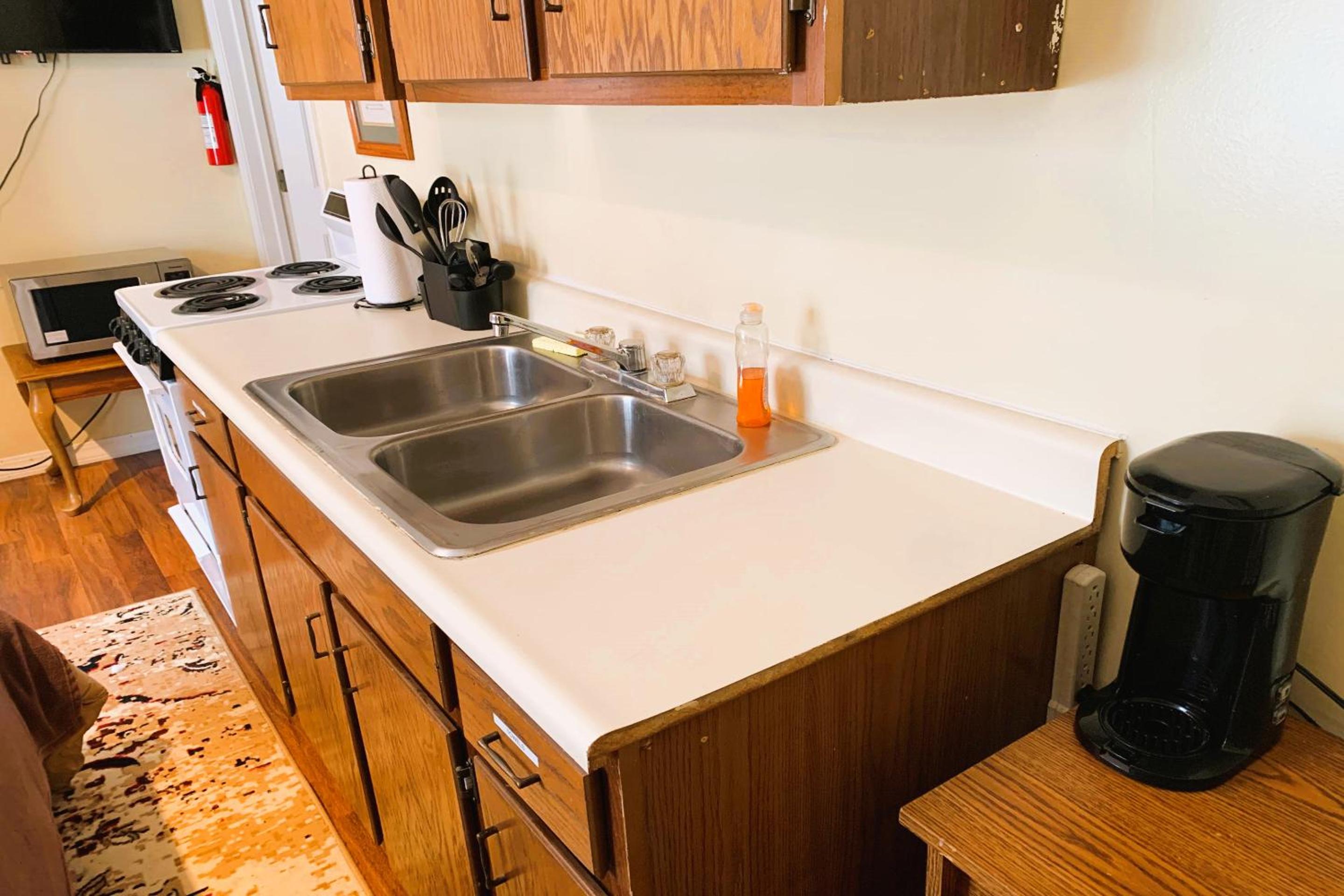 King Bed Riverfront Suite with Kitchenette	 - Photo 6