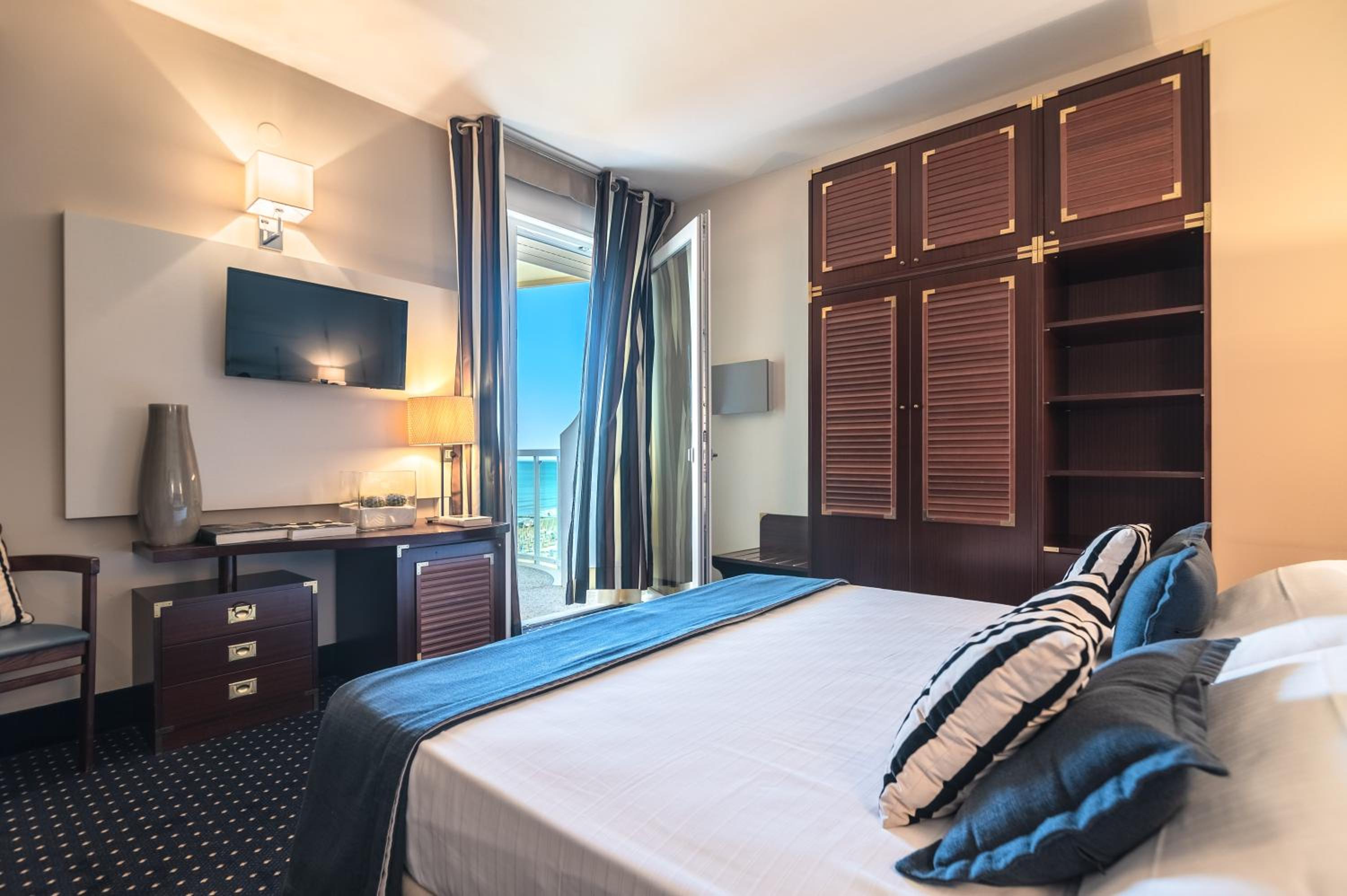 Two Connecting Classic Double or Twin Rooms