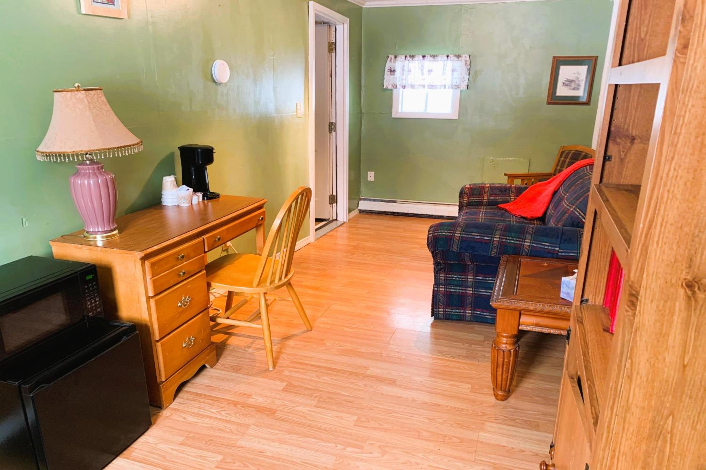 King Bed Riverfront Suite	 - Photo 9