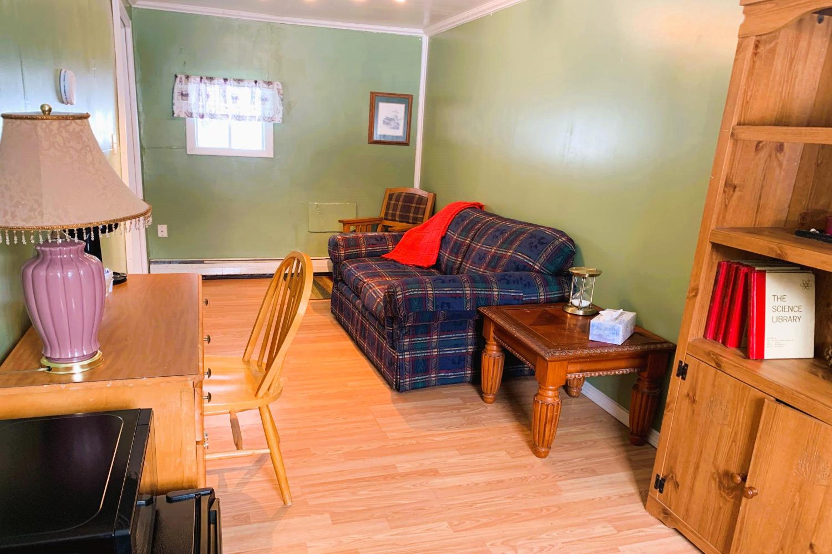 King Bed Riverfront Suite	 - Photo 6
