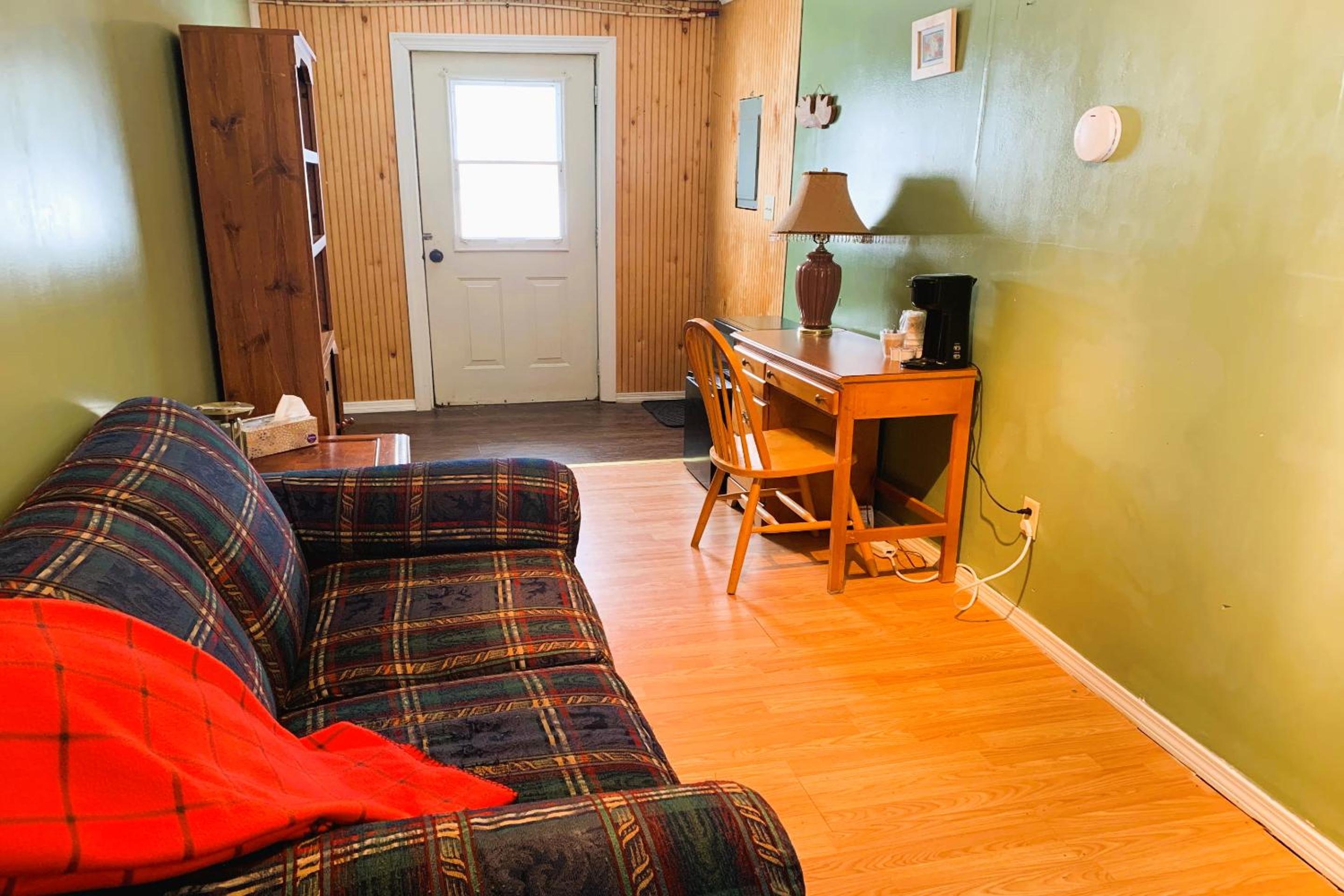 King Bed Riverfront Suite	 - Photo 5