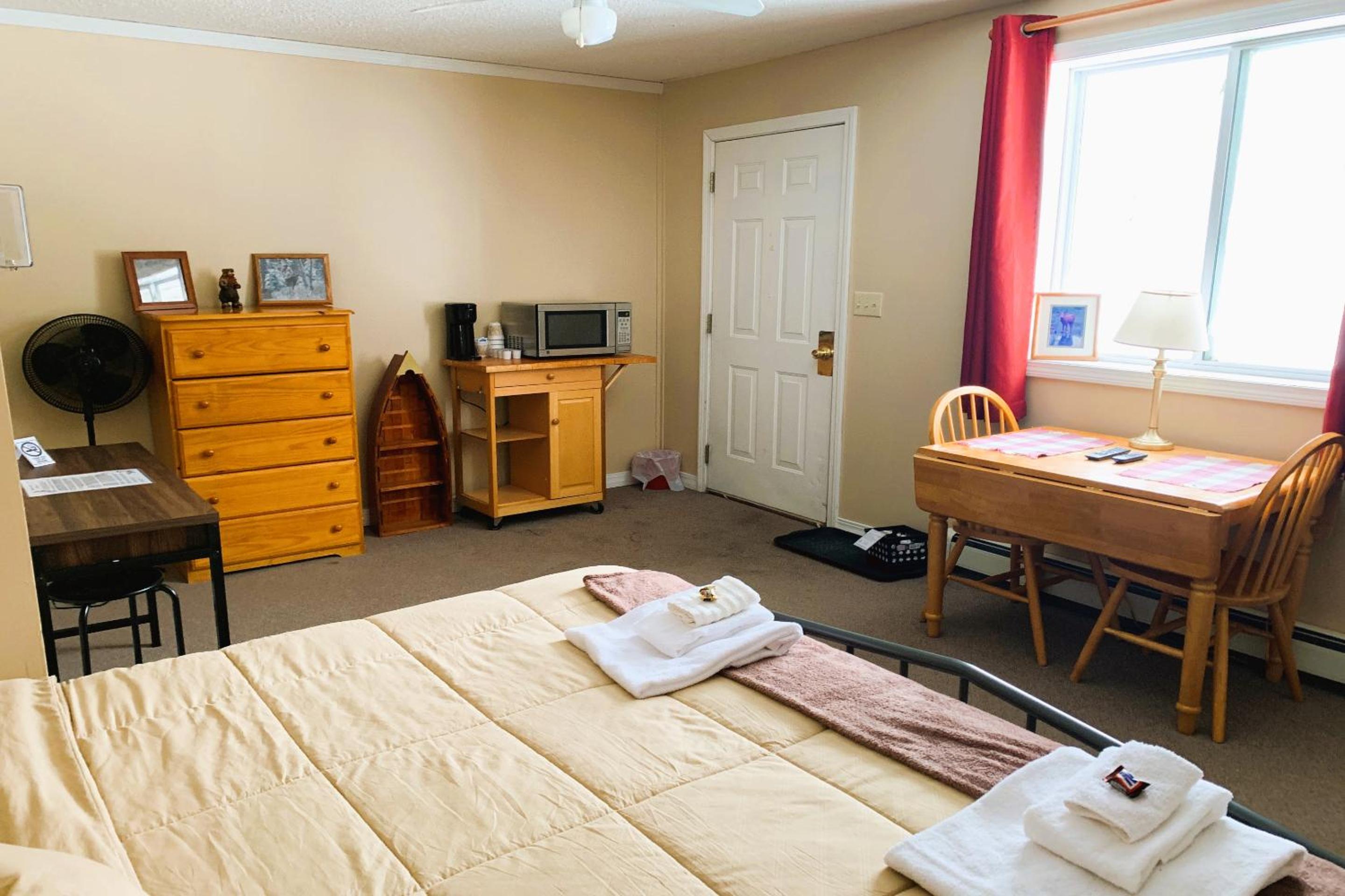 King Bed Riverfront Efficiency	 - Photo 5