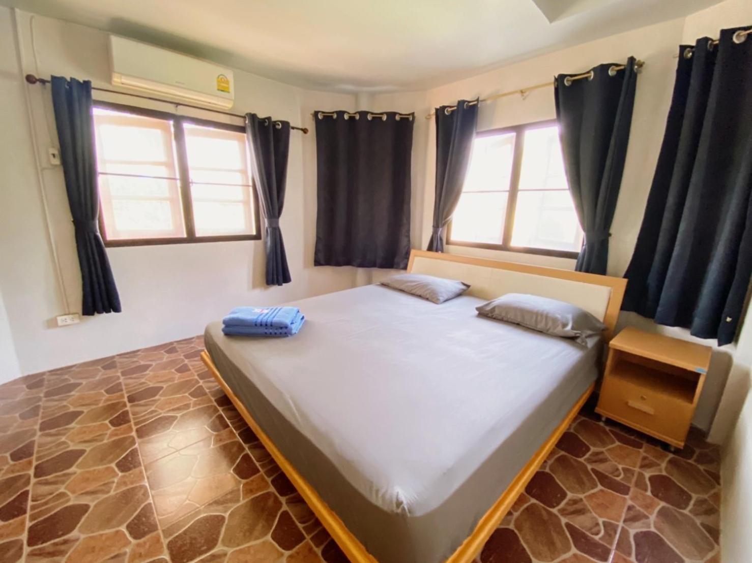 Two-Bedroom House - Photo 1