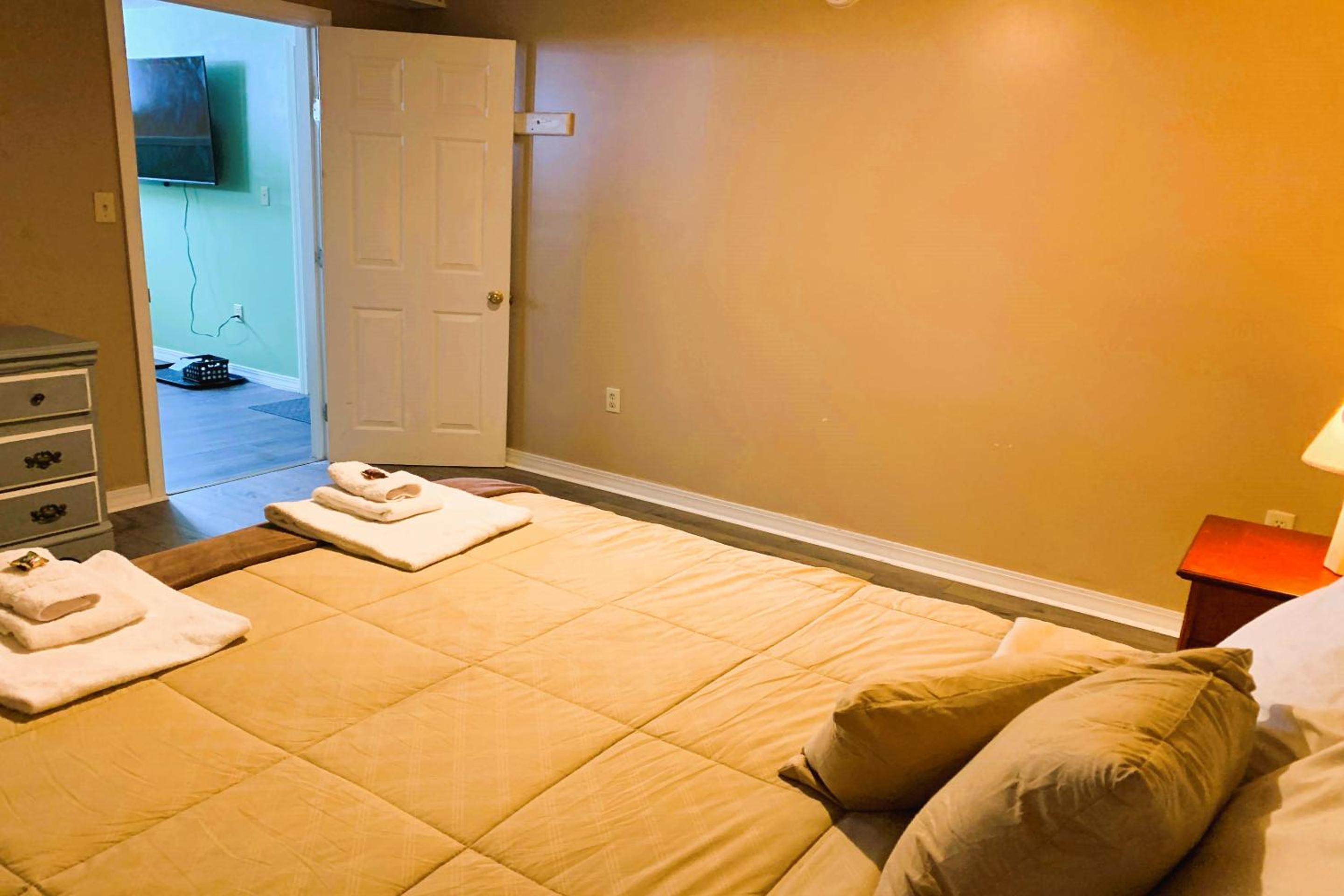 King Suite - Photo 17