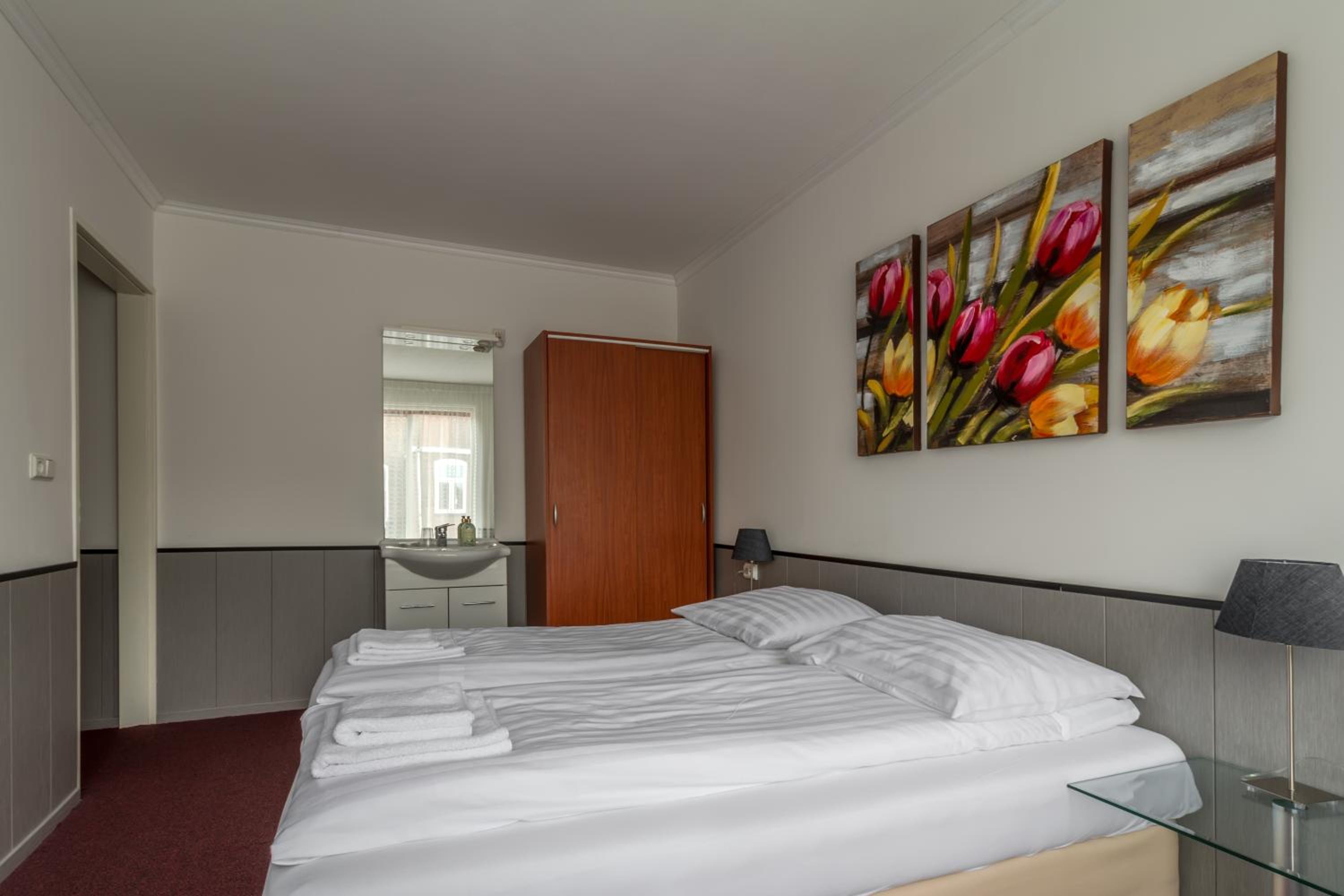 Basic Double Room - Photo 11