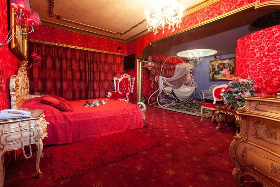Deluxe King Suite