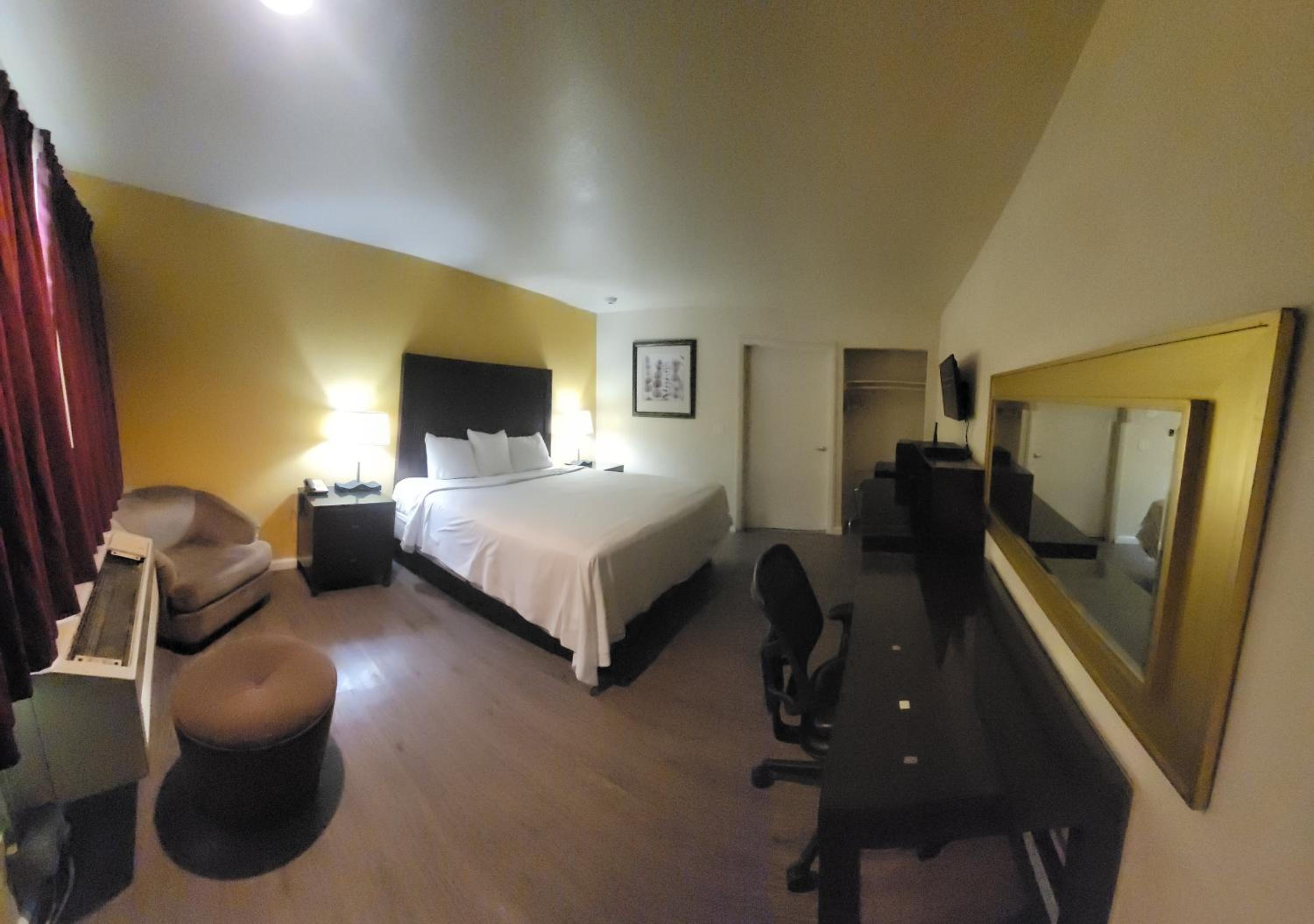 King Room - Disability Access/Non-Smoking photo 1