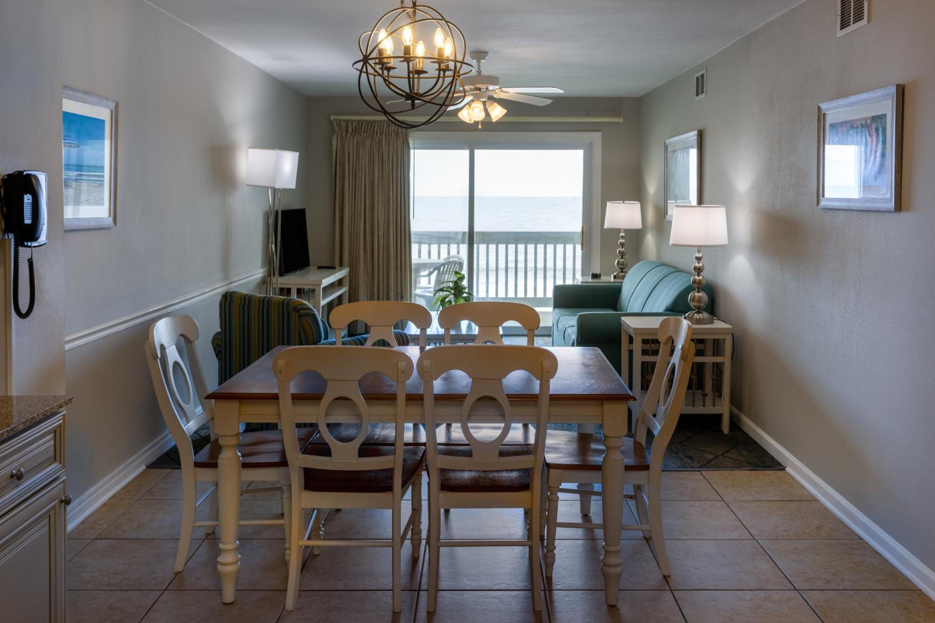 One-Bedroom King Suite - Non-Smoking